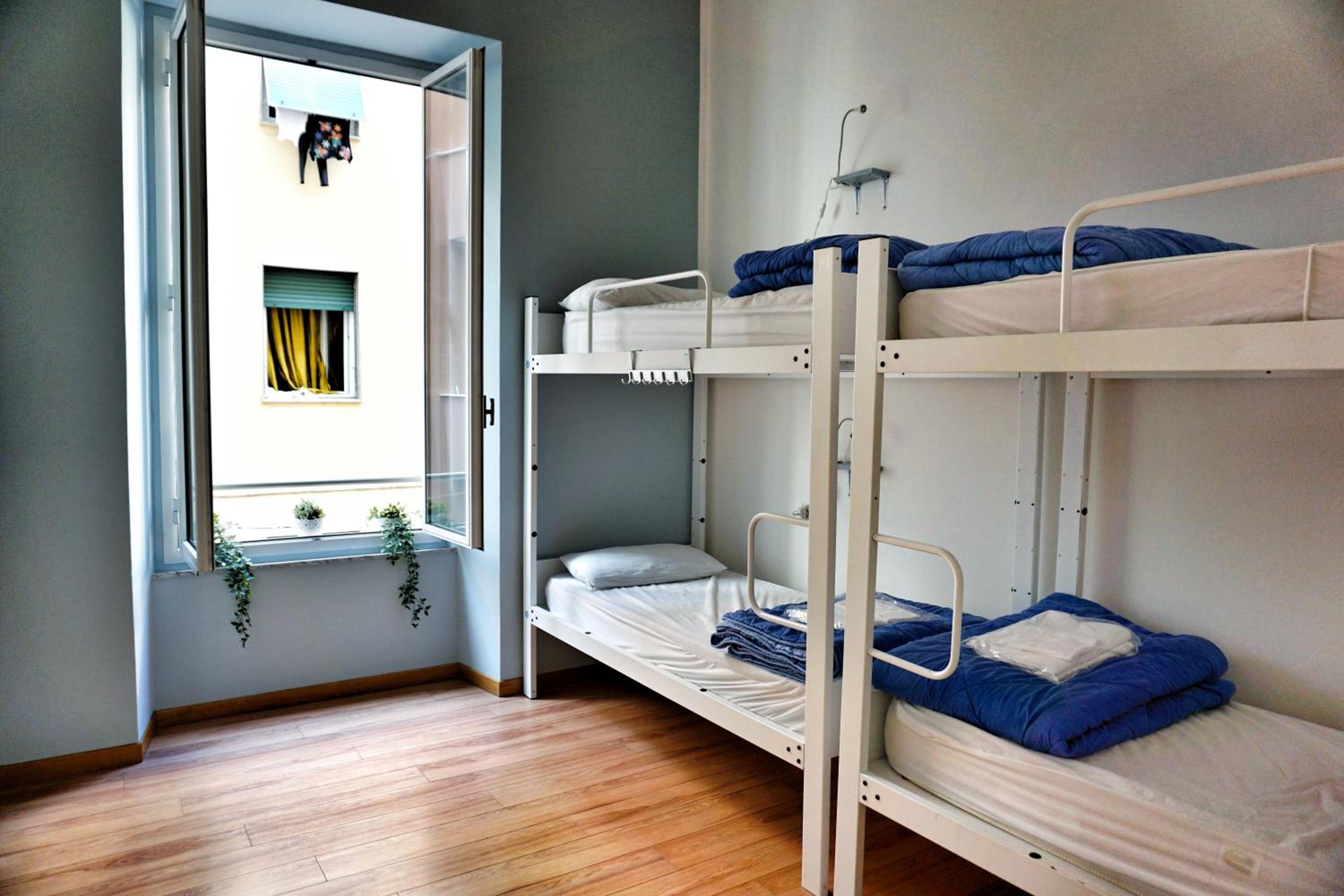 Bed in 4-Bed Mixed Dormitory Room photo 3