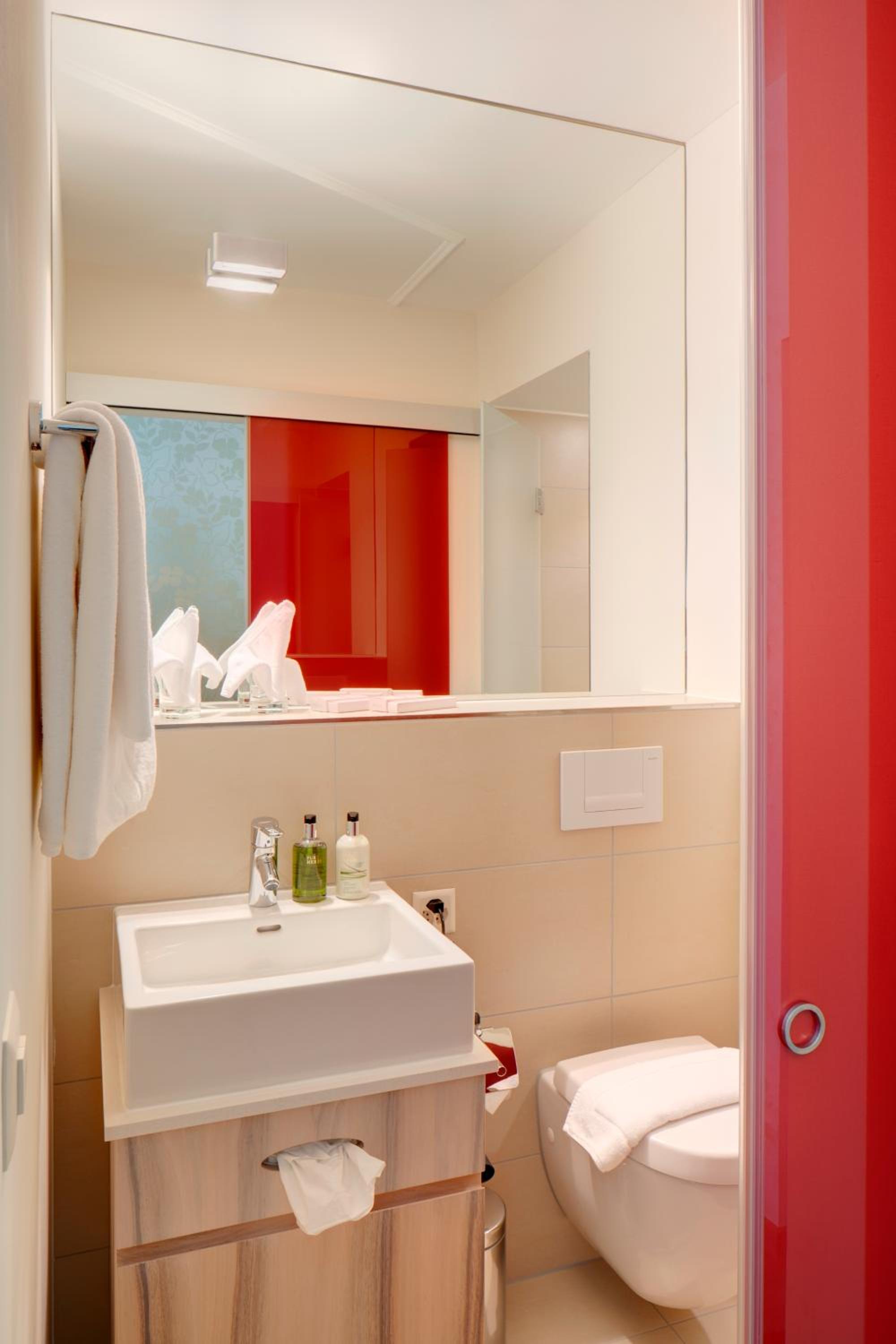 Superior King Room - Photo 3