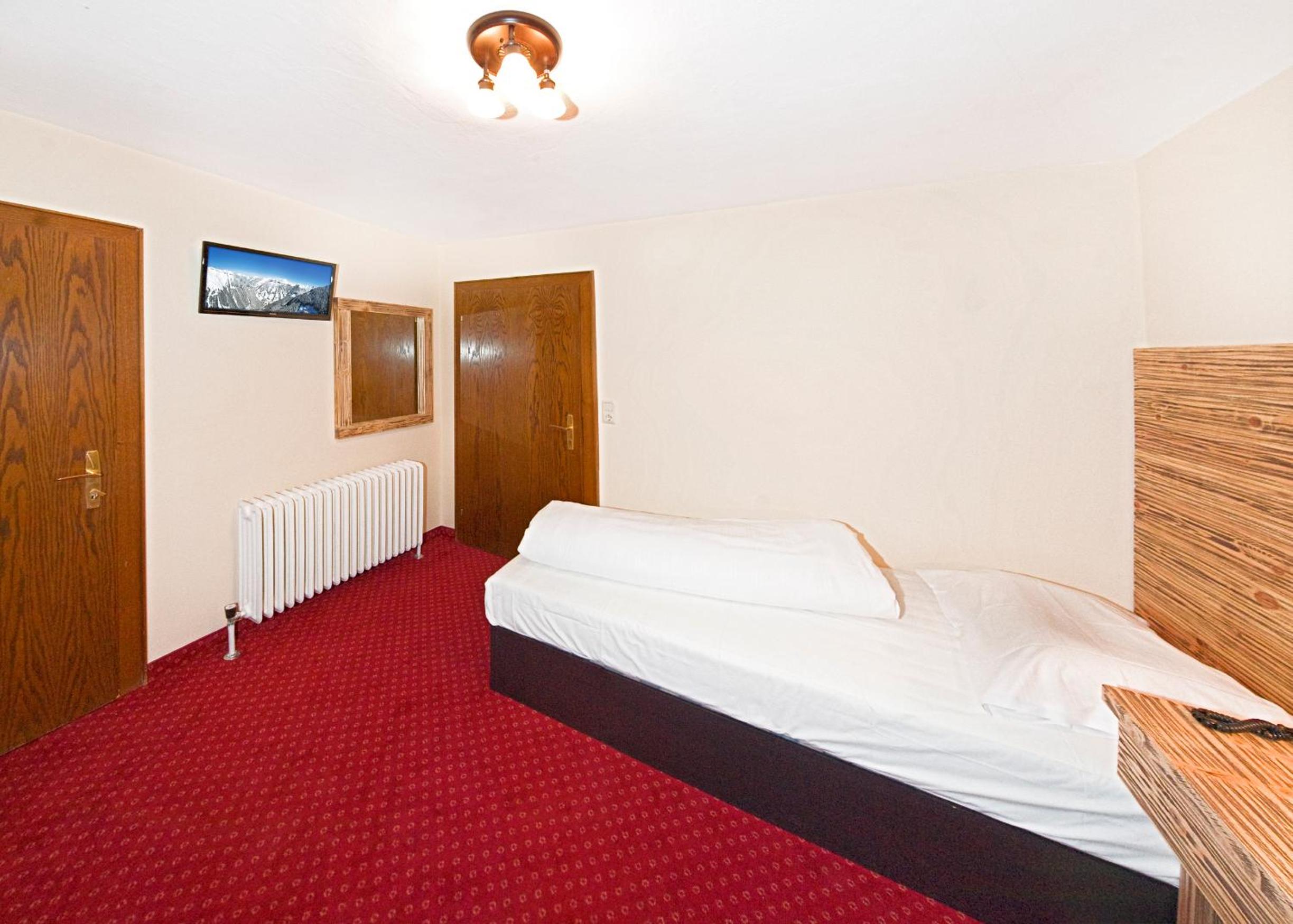Budget Triple Room - Photo 7
