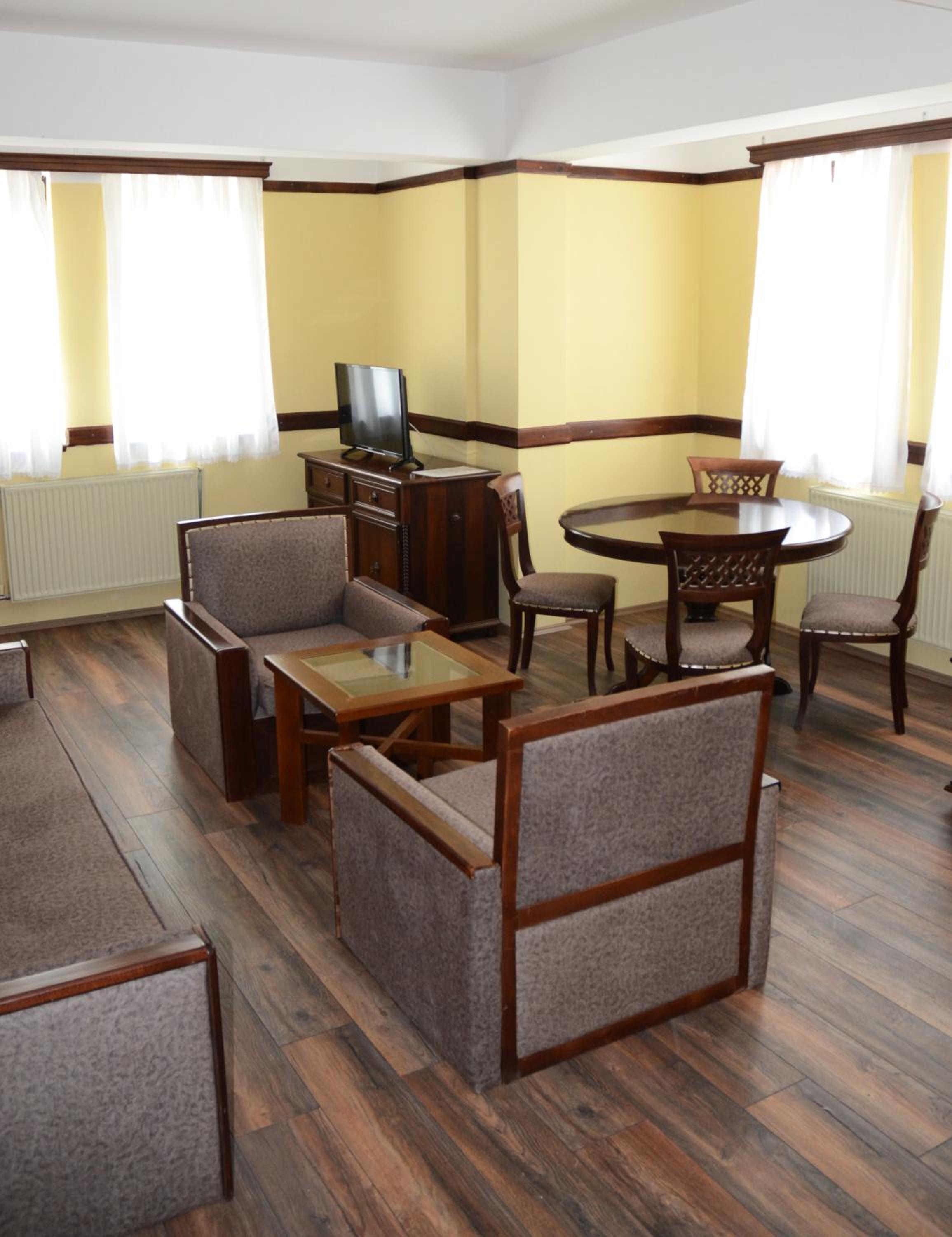 Junior Suite with Lake View - Photo 1