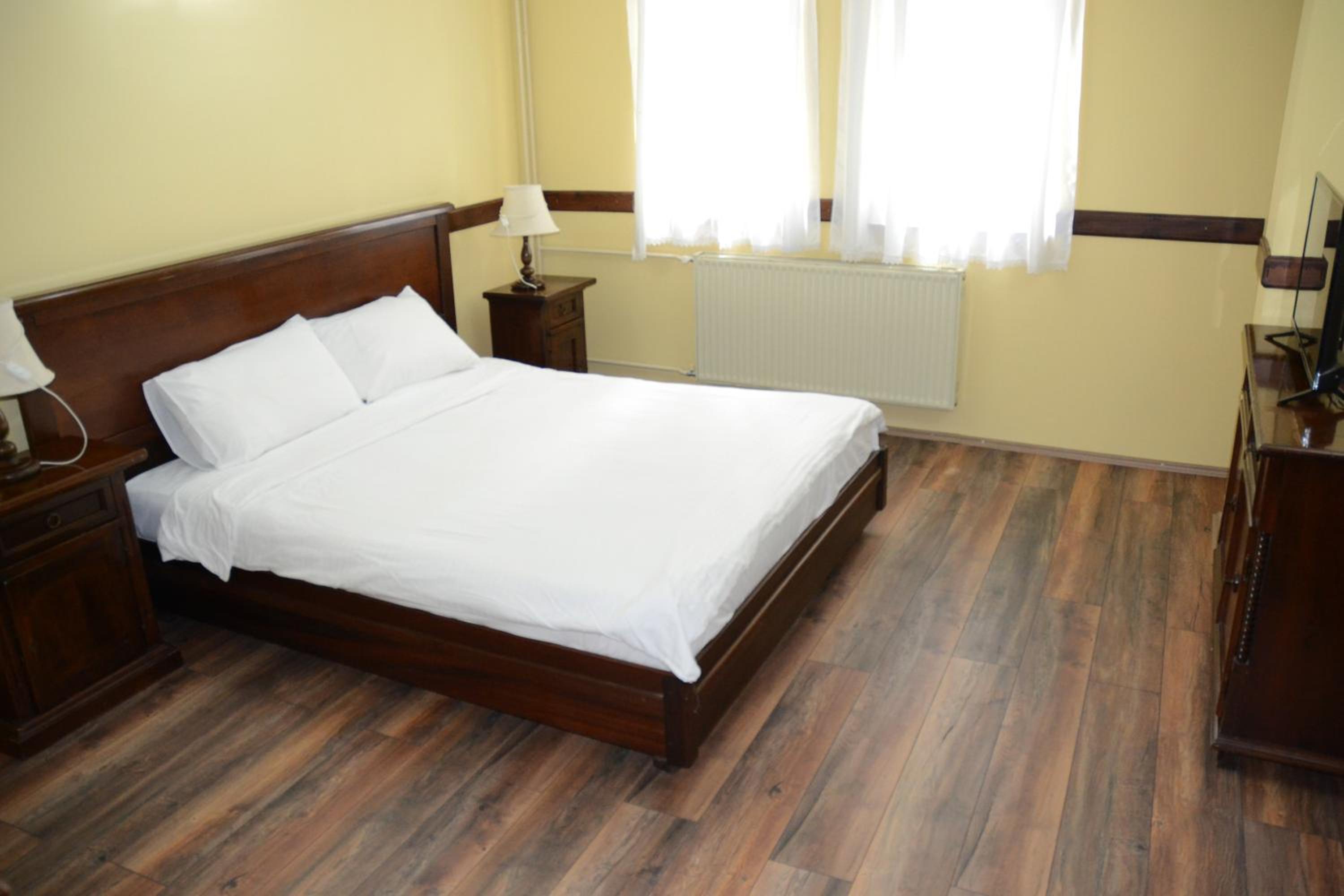 Two-Bedroom Suite with Lake View - Photo 11