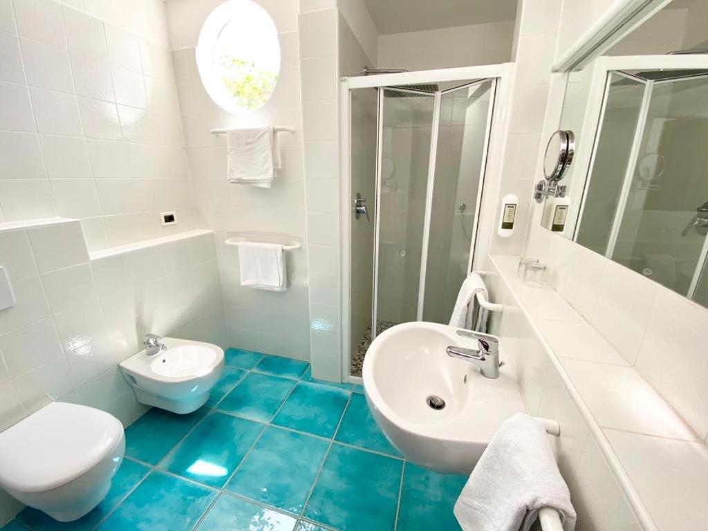 Junior Suite with Terrace and Sea View - Photo 15