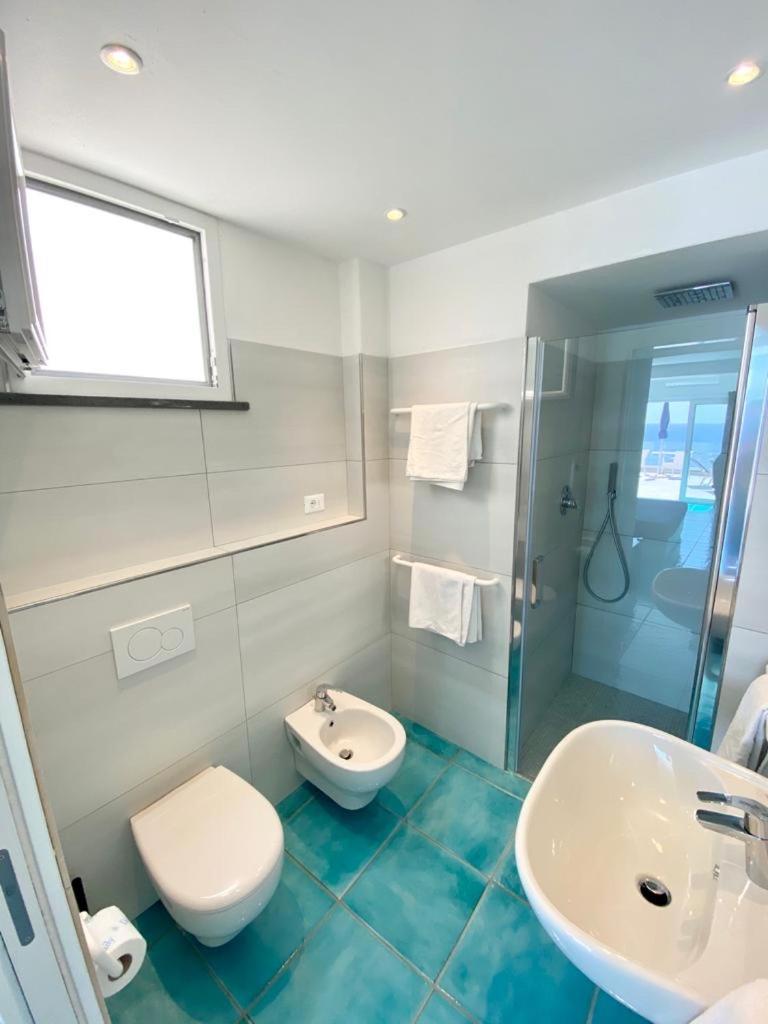 Junior Suite with Terrace and Sea View - Photo 4