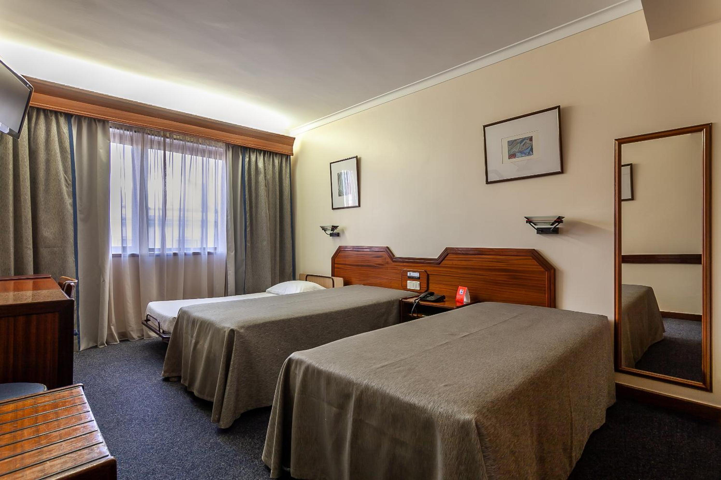 Twin Room with Extra Bed photo 1