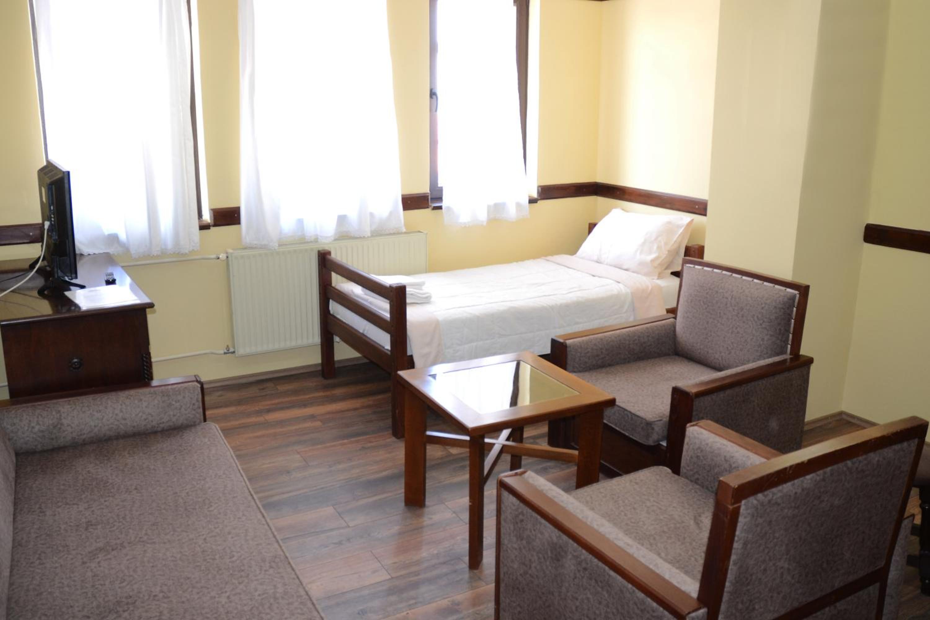 Triple Room with Lake View - Photo 3