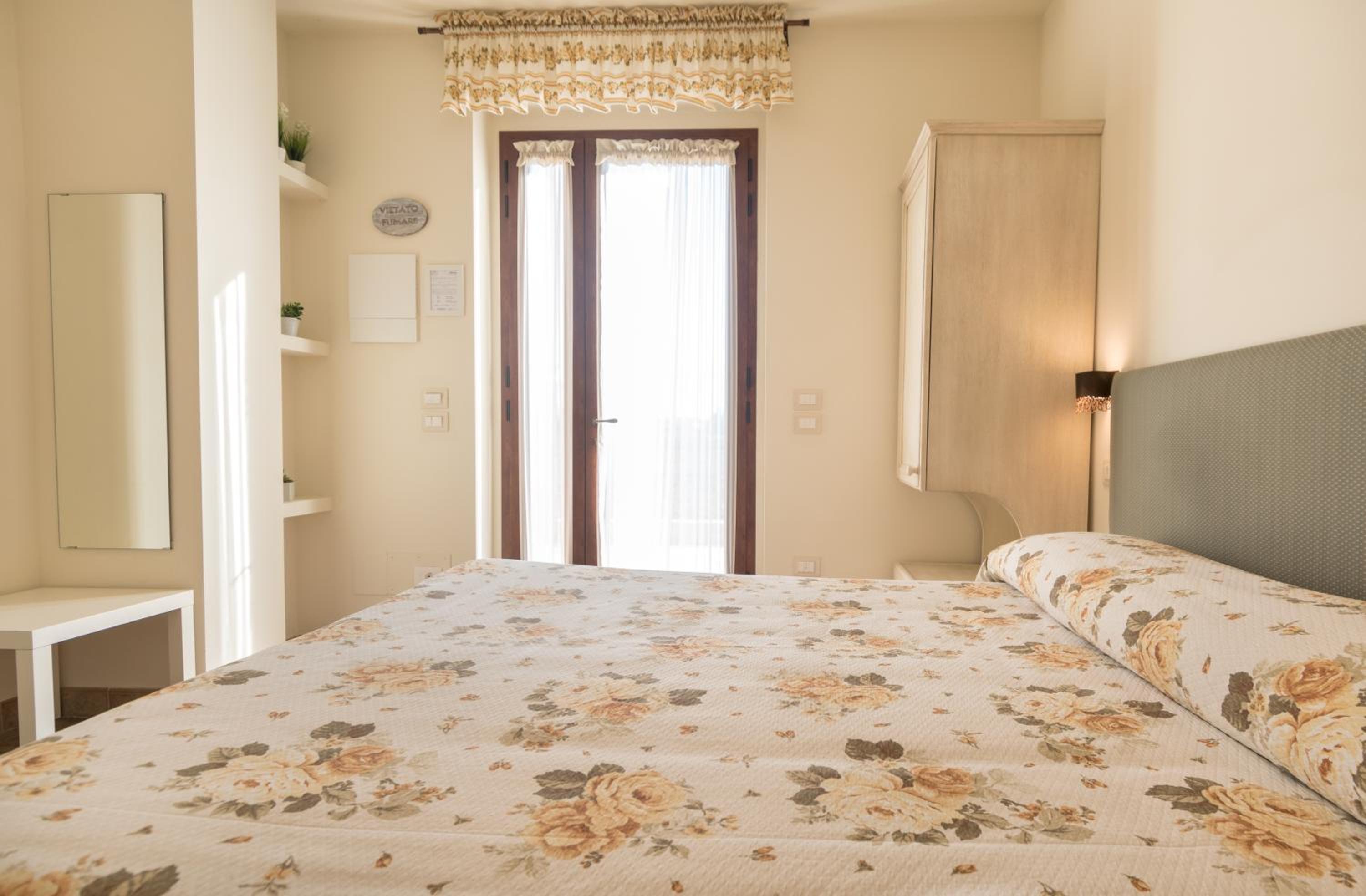 Double or Twin Room photo 3