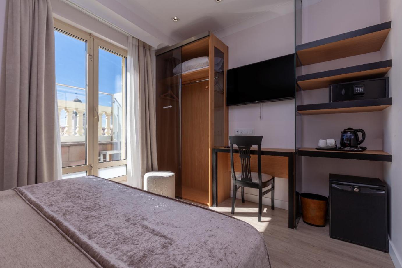 Habitación Individual Premium con Terraza y Vistas a Puerta del Sol