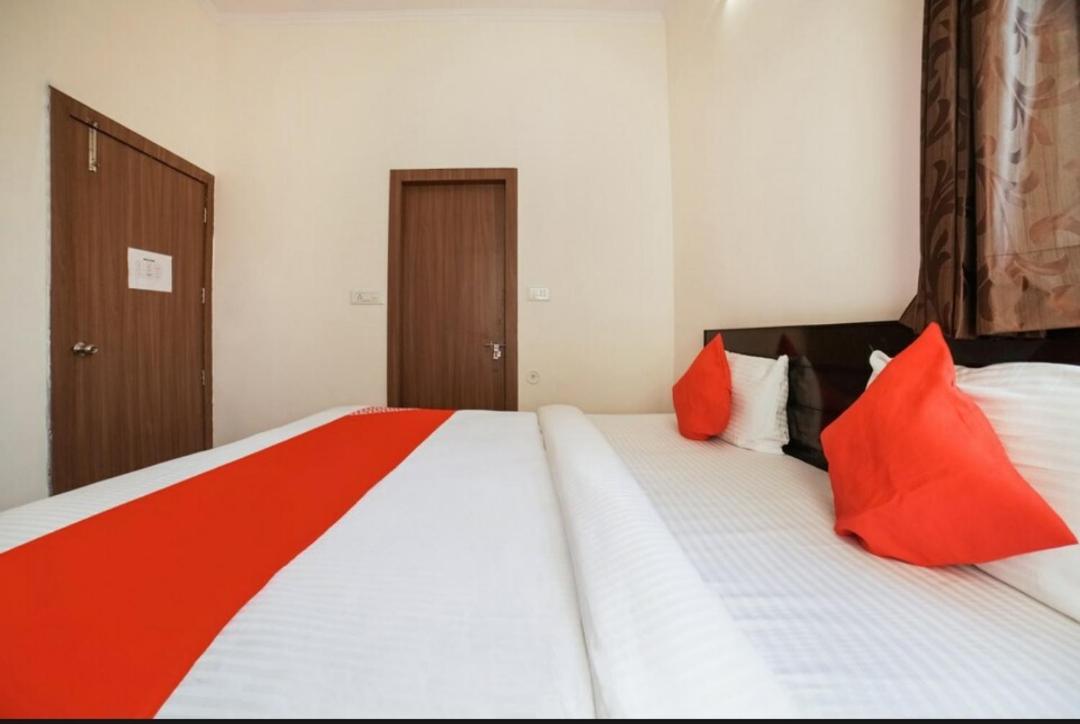 Deluxe Double Room (2 Adults + 1 Child) photo 2