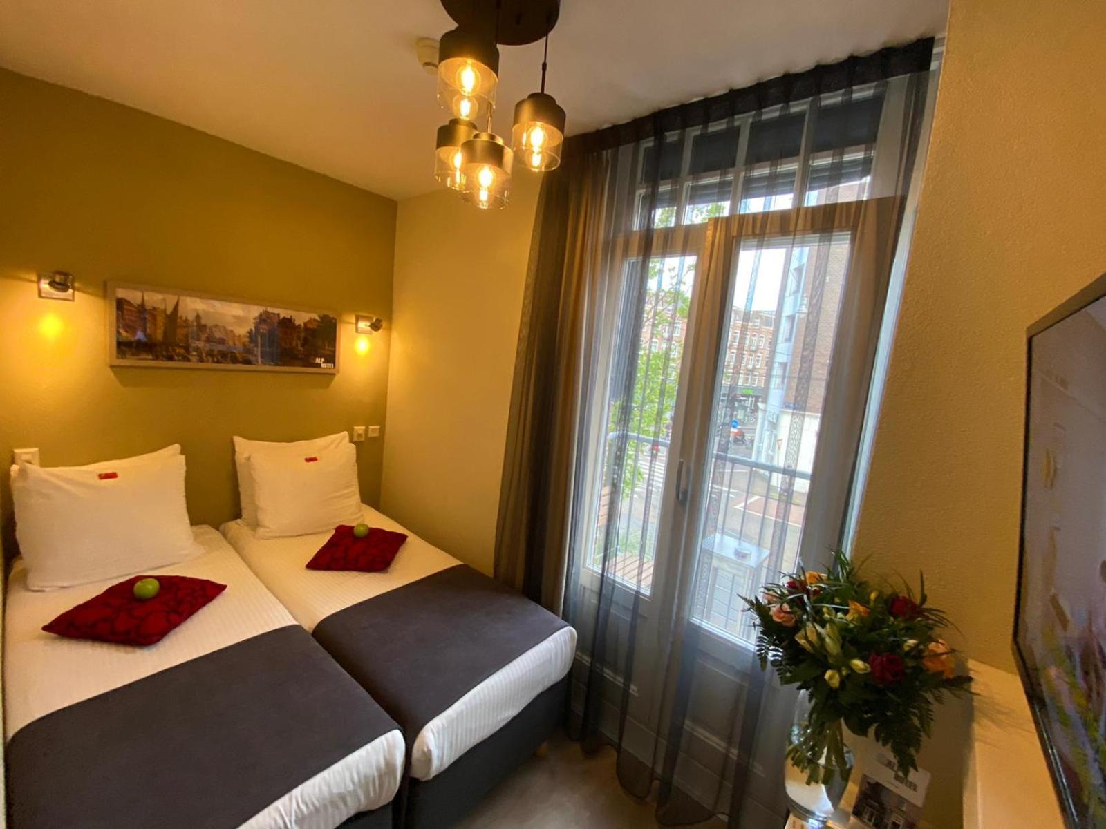 Small Twin Room with balcony photo 1
