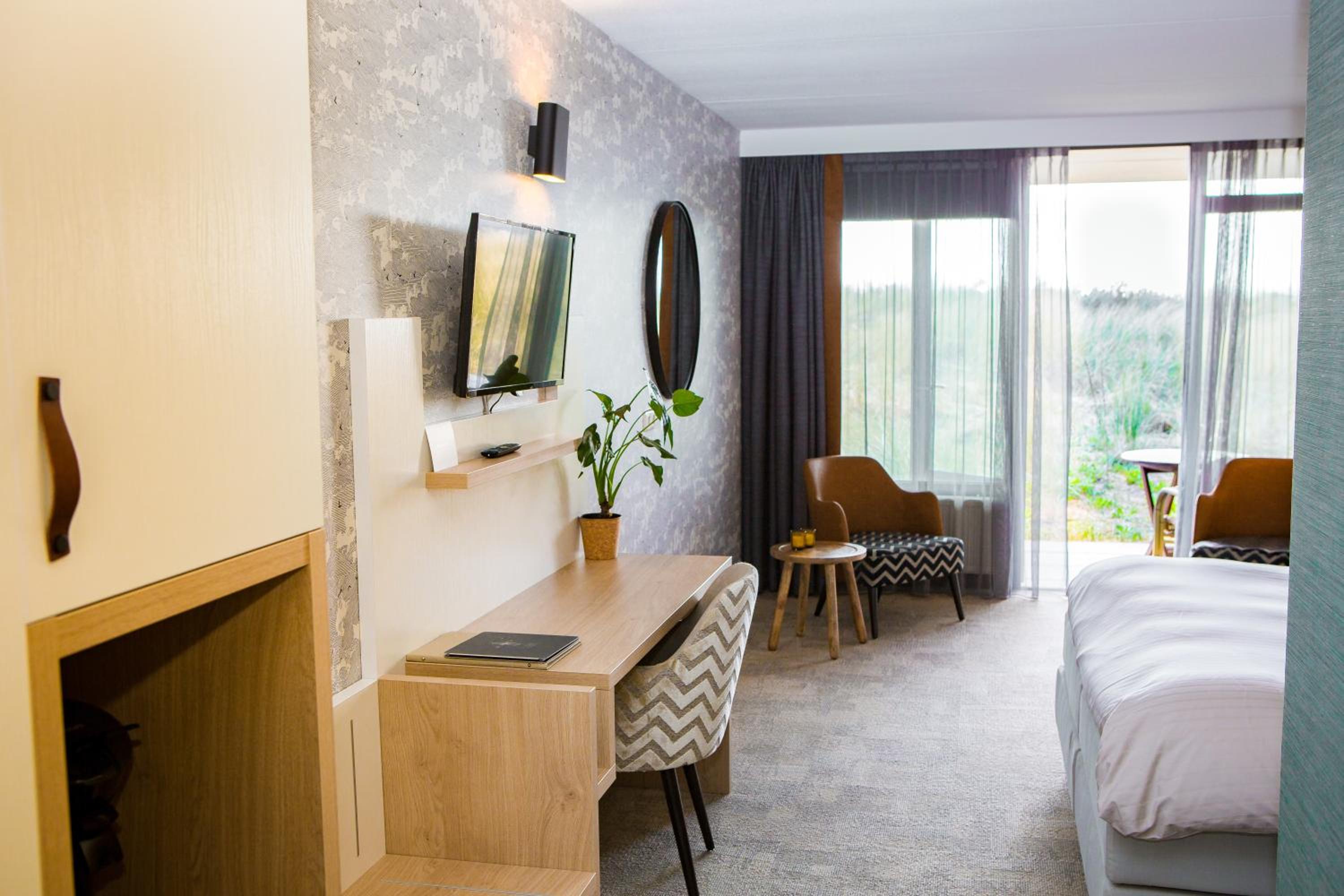 Deluxe Room - Photo 7