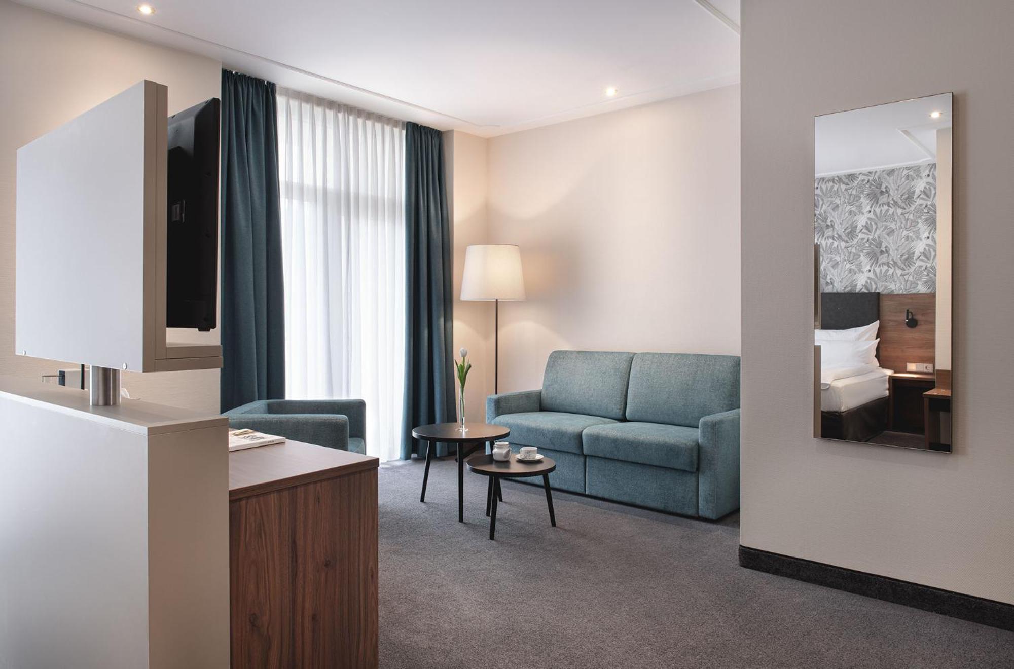 Superior Double Room with Balcony - Photo 5