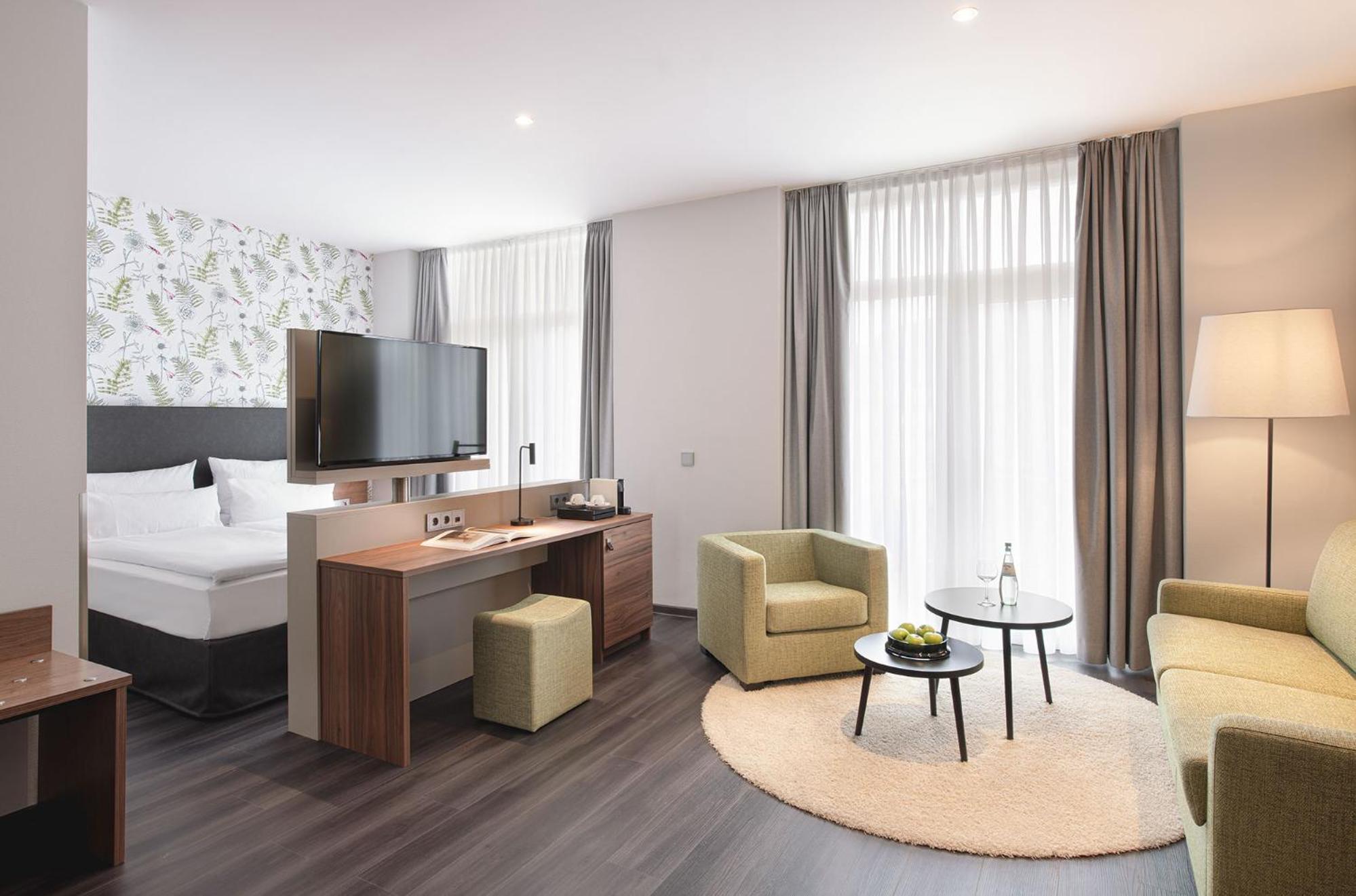 Superior Double Room with Balcony - Photo 1