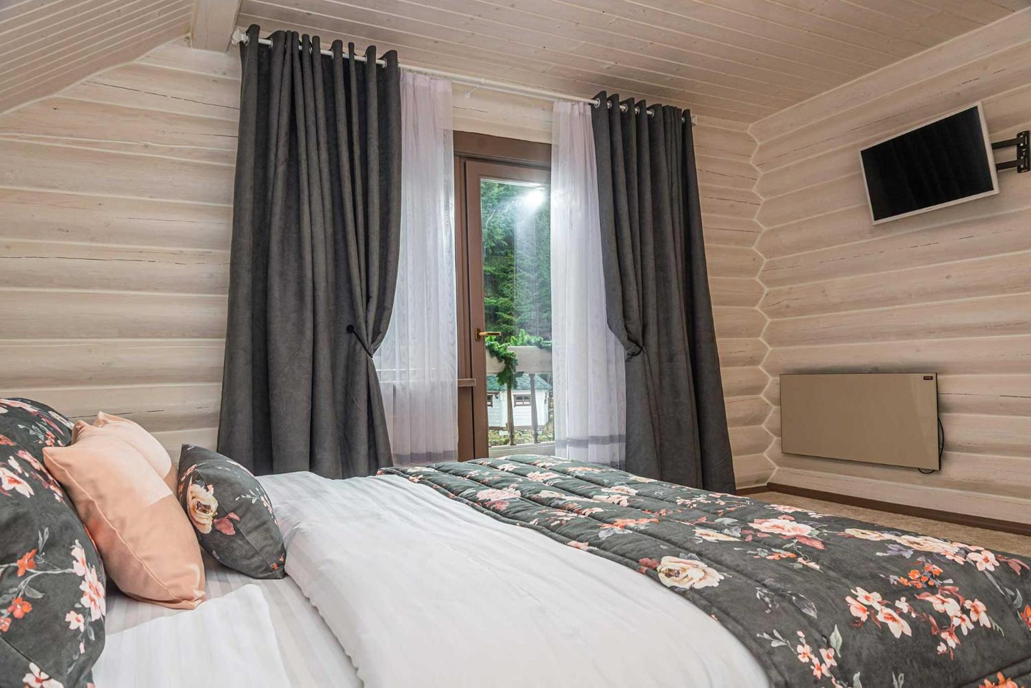 Three-Bedroom Chalet photo 1