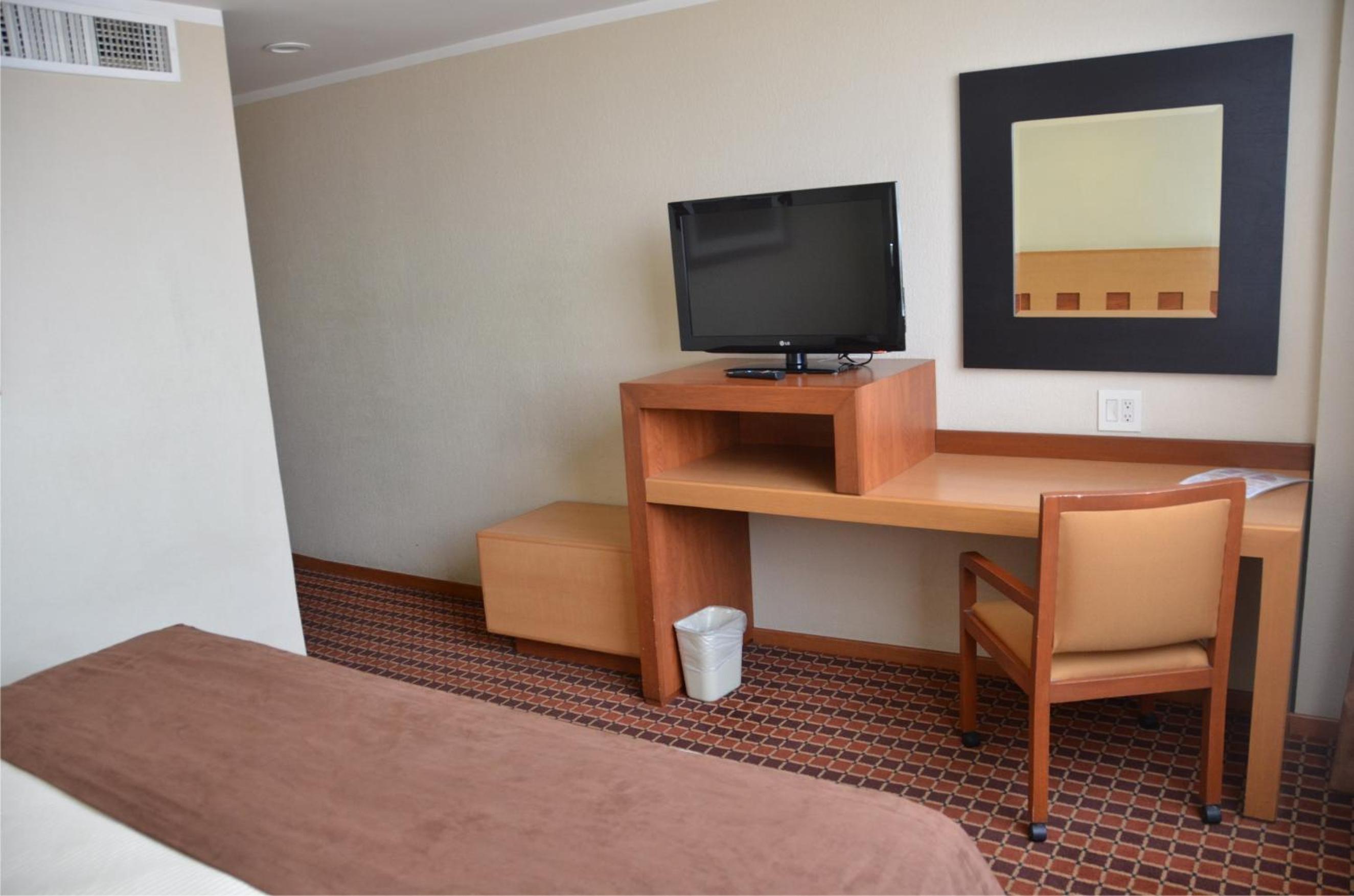 Double Room with Two Double Beds - Photo 2
