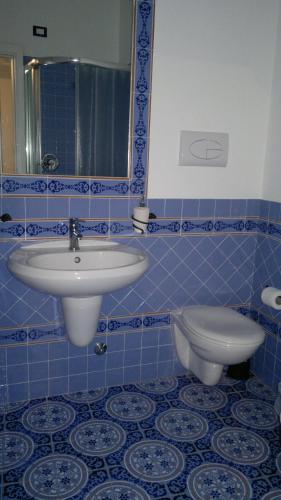 Double or Twin Room with Terrace photo 2