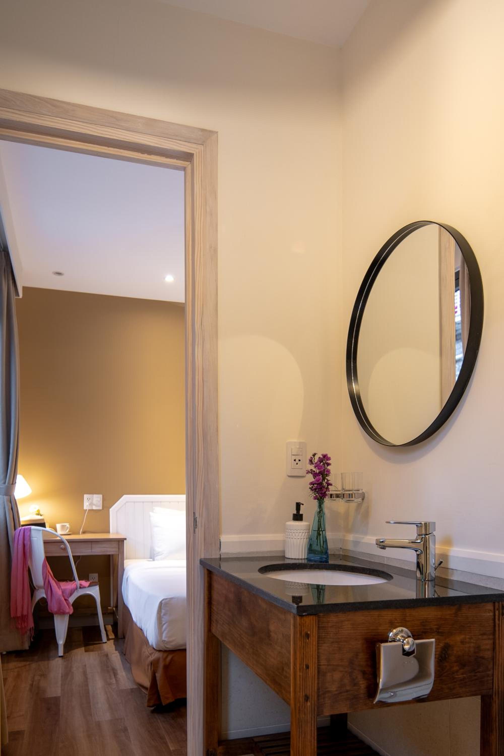 Standard Queen Room photo 3