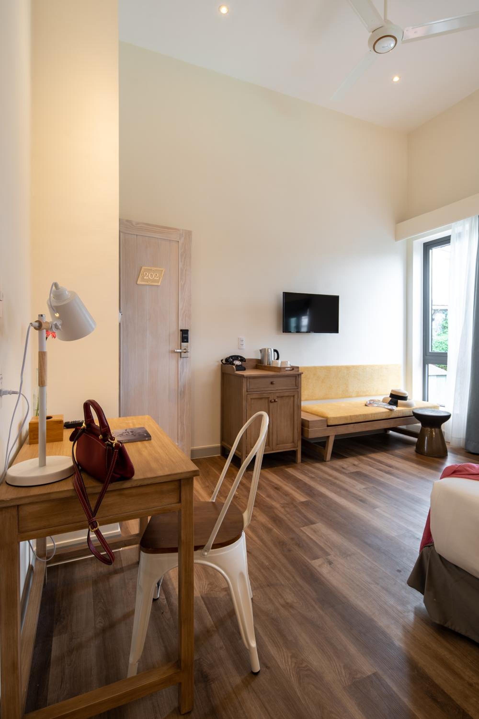 Deluxe Double or Twin Room with City View - Photo 6