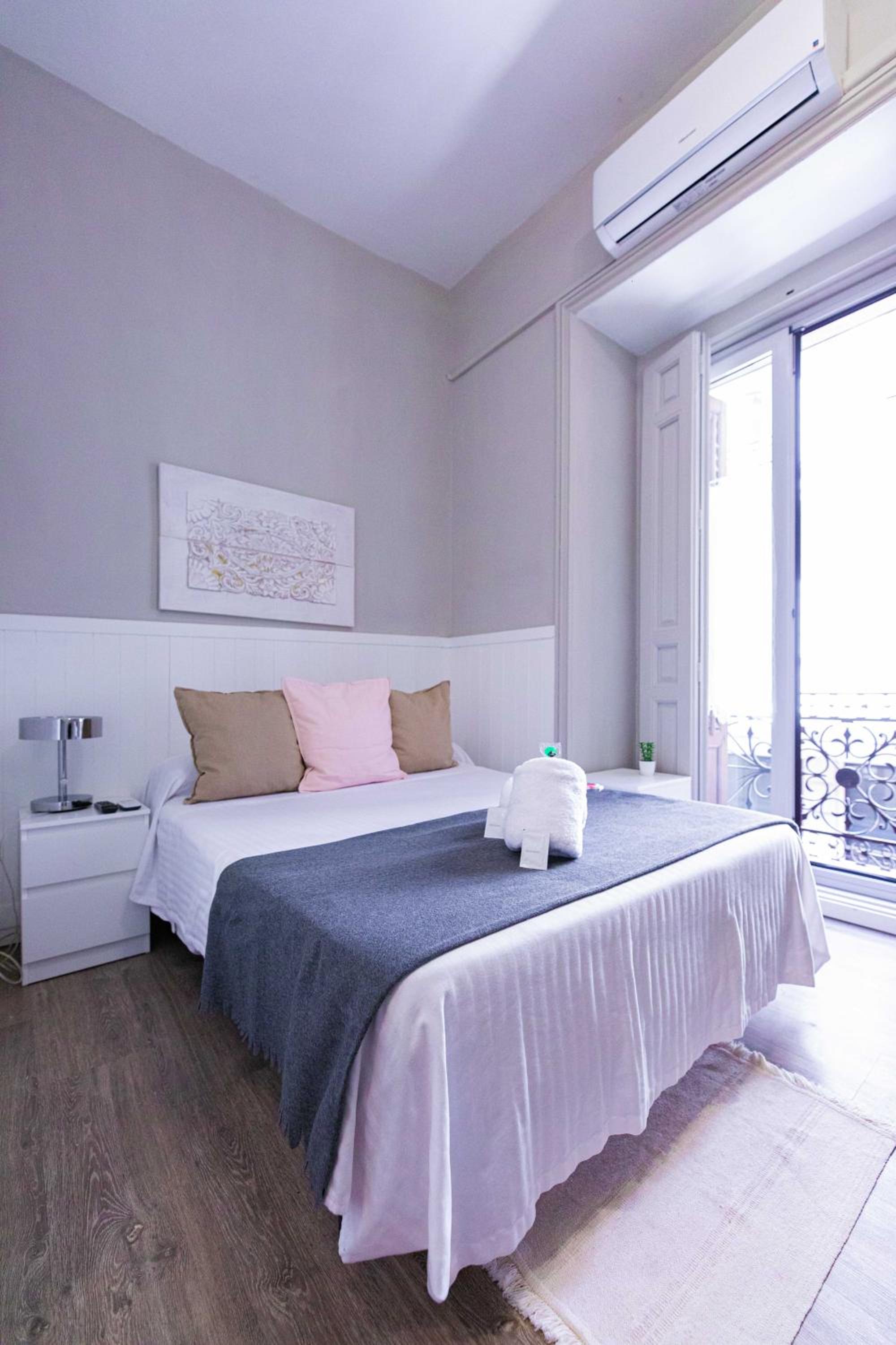 Double Room with Balcony - Photo 5