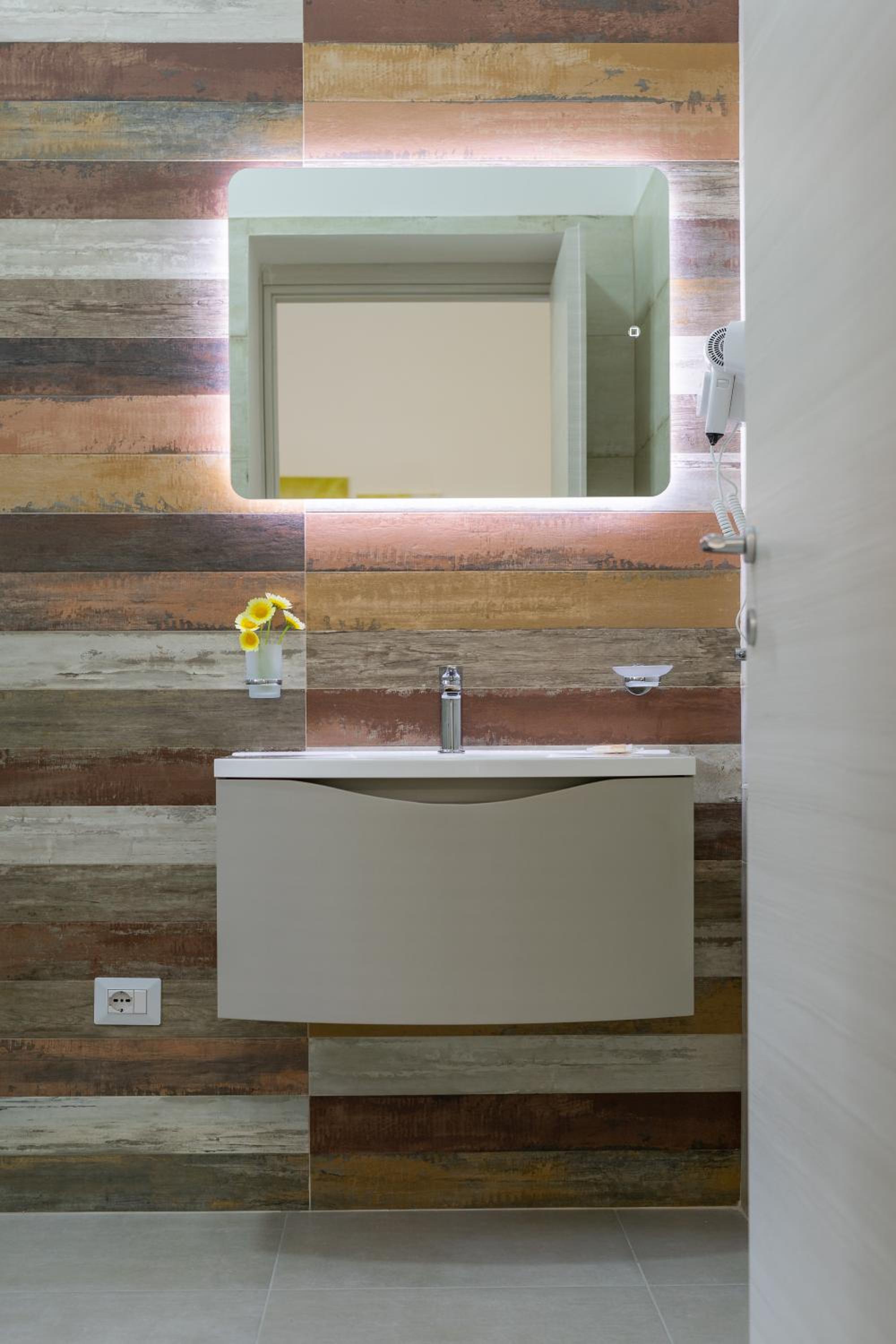 Deluxe Triple Room photo 3