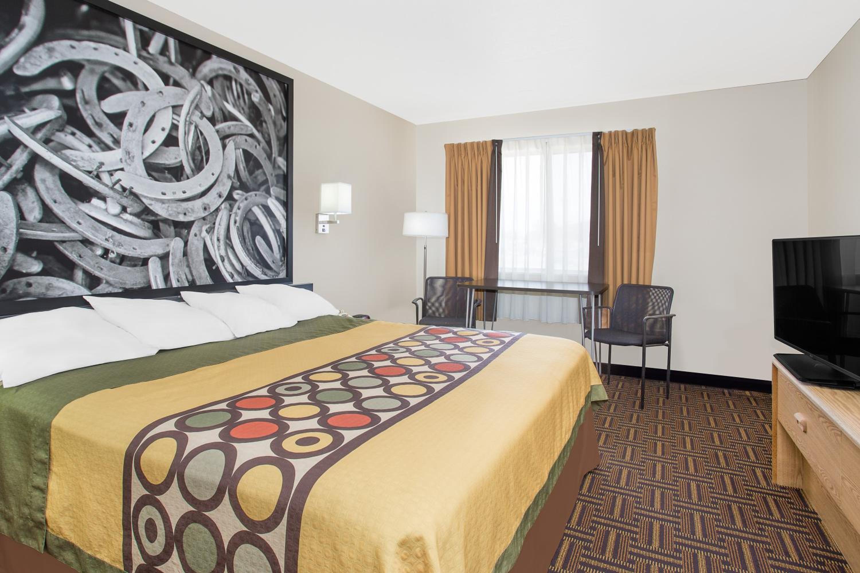 King Room - Non-Smoking - Photo 1
