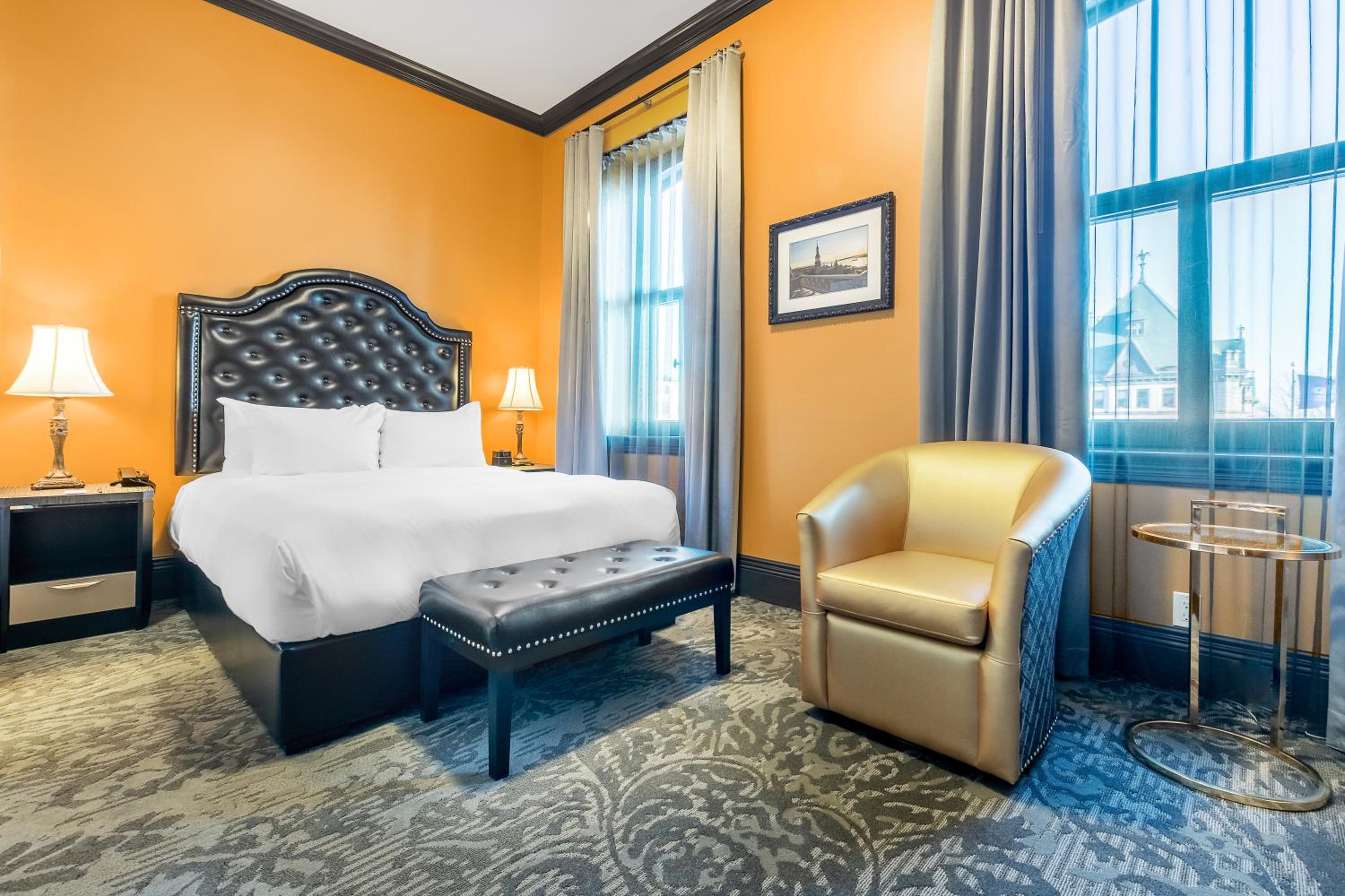 Corporate Queen Room