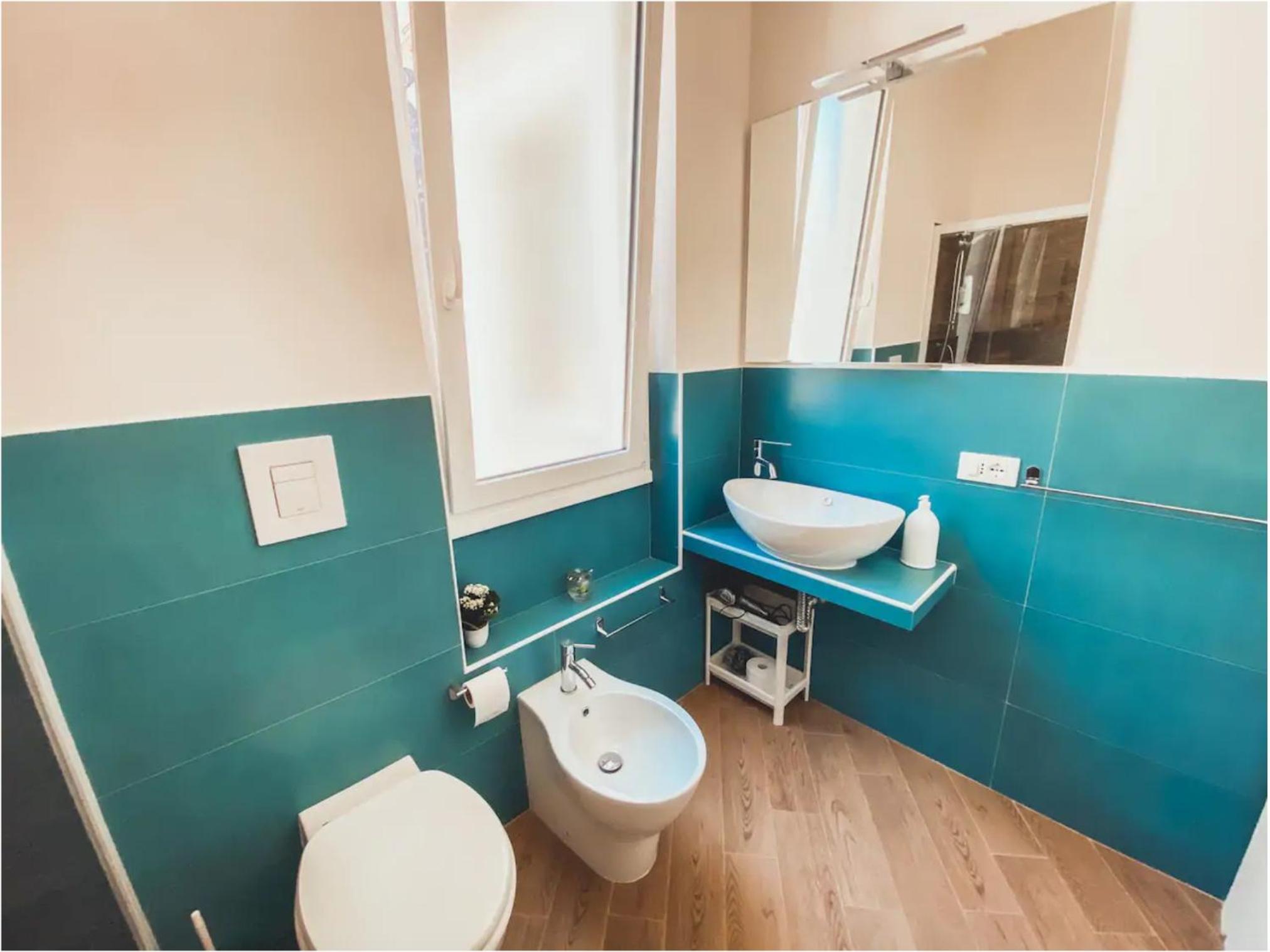 Double Room with Private External Bathroom - Photo 8