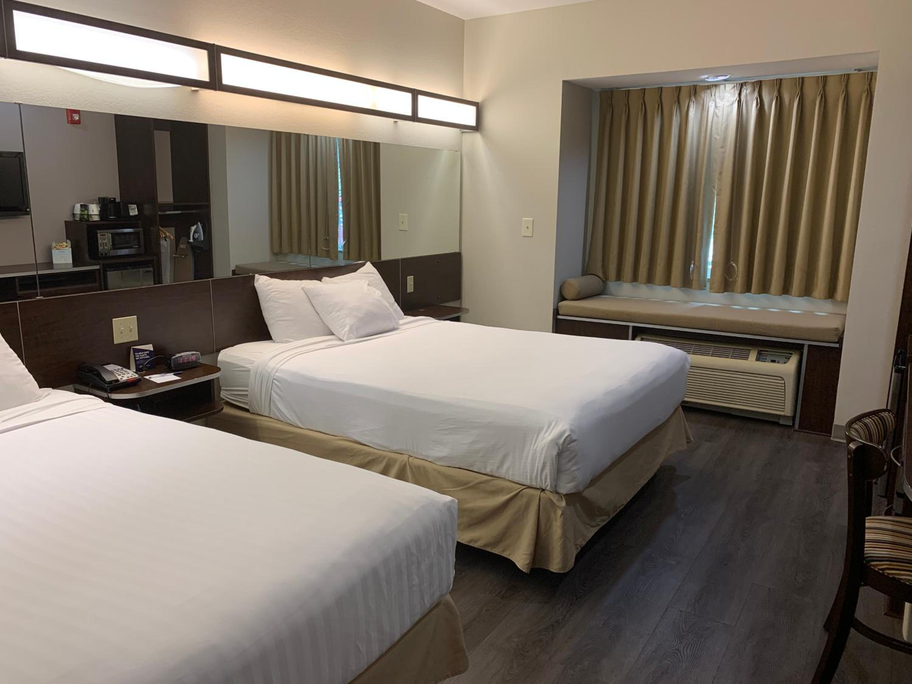 Queen Room with Two Queen Beds - Disability Access/Non-Smoking - Photo 2