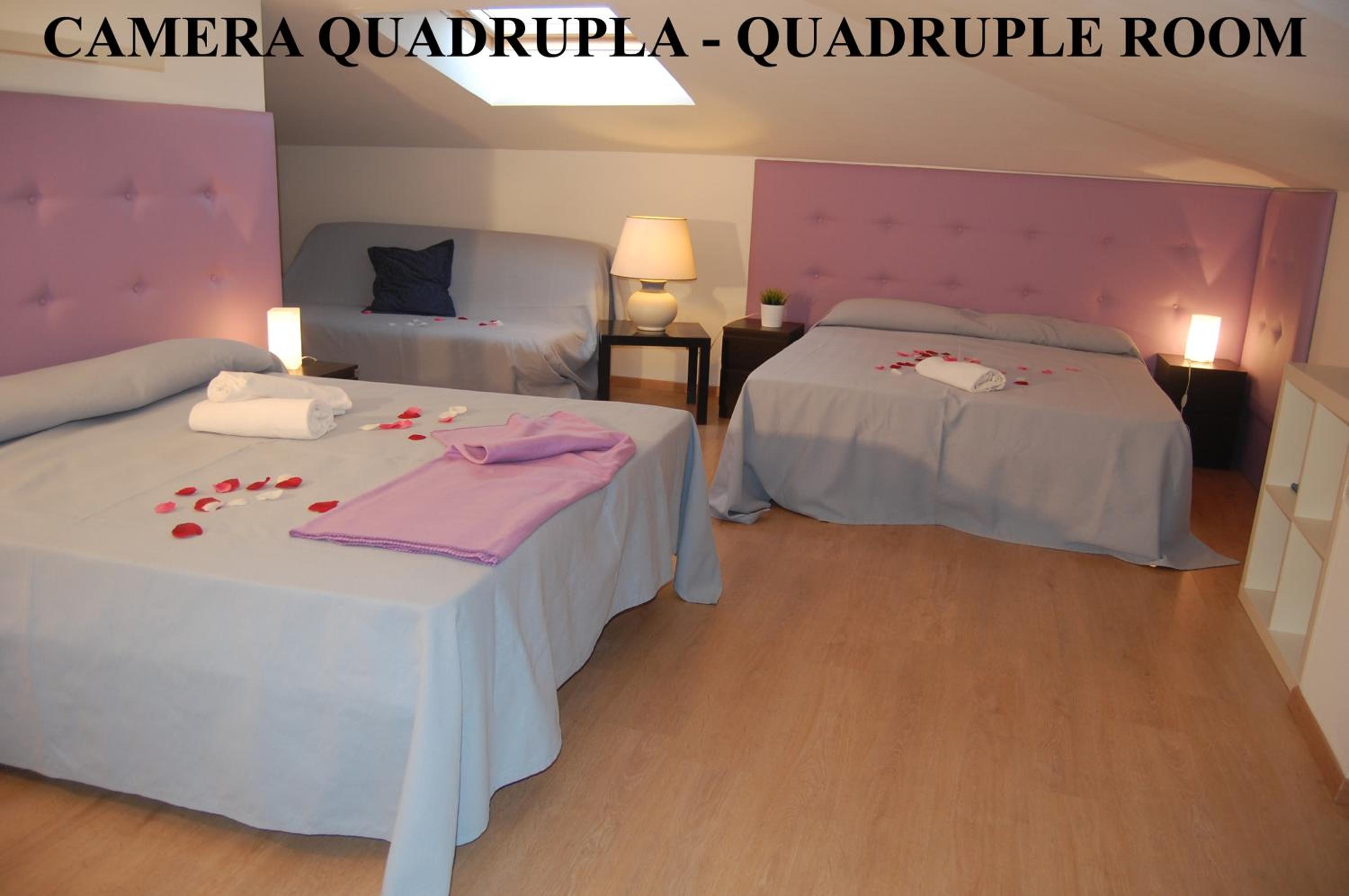 Quadruple Room - Attic - Photo 10
