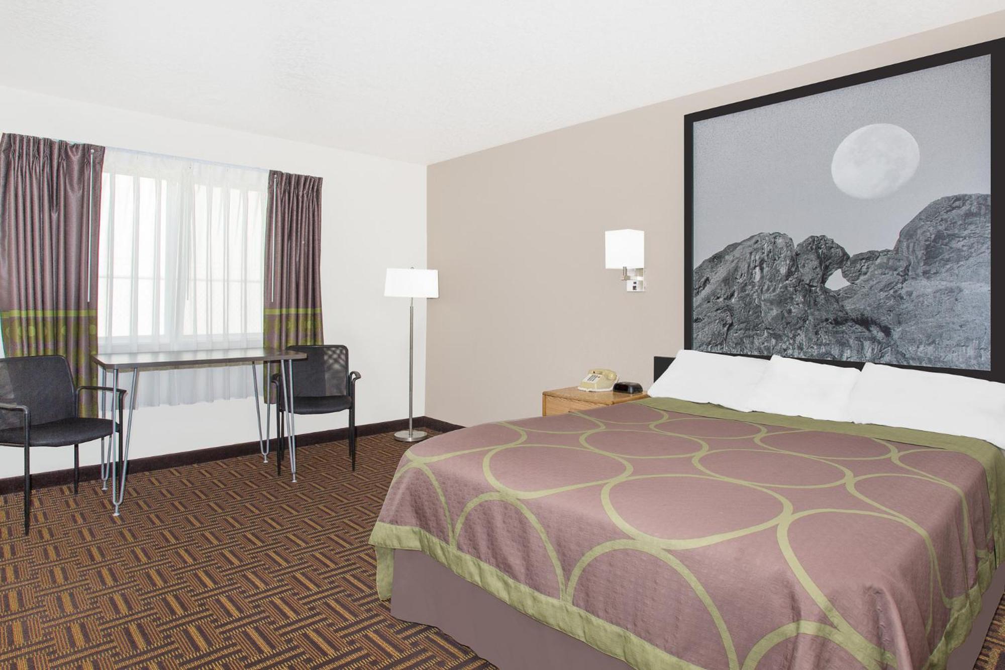 Queen Room - Mobility Access/Non-Smoking - Photo 1