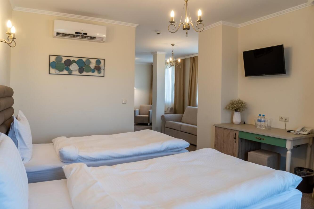 Studio with Sofa Bed