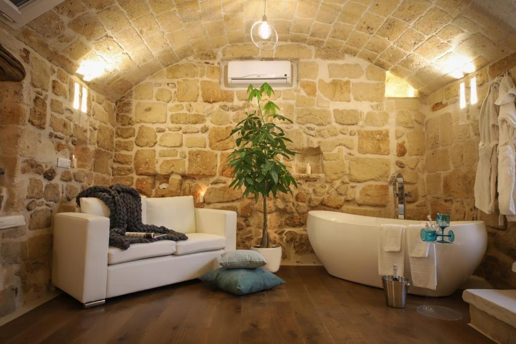 One-Bedroom Apartment - Photo 11