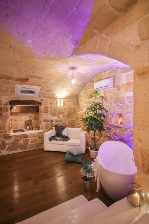 One-Bedroom Apartment - Photo 21