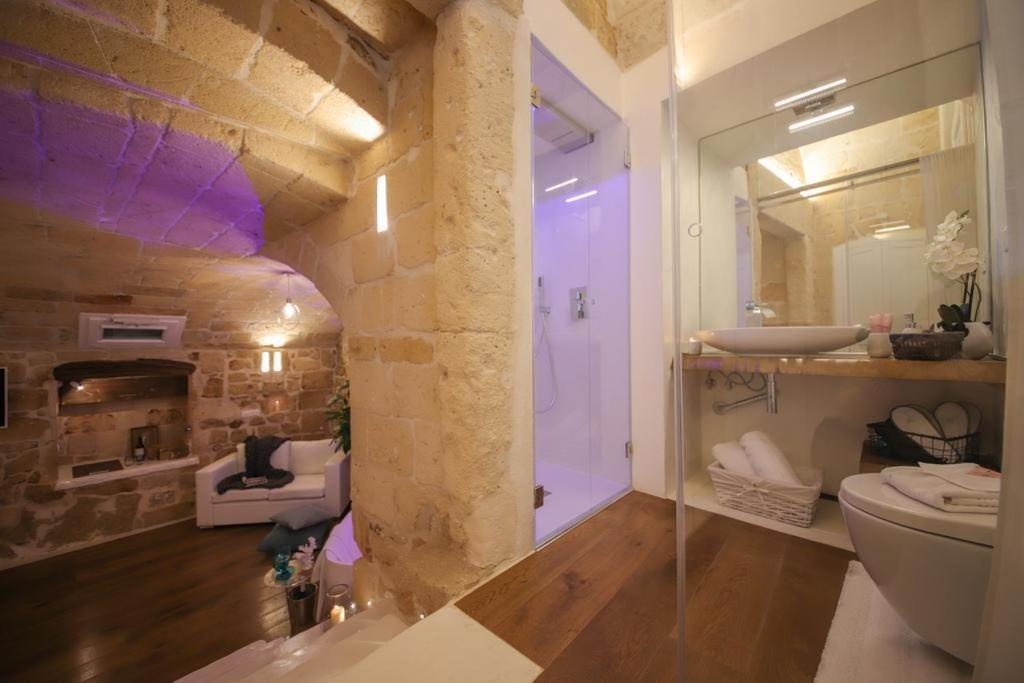 One-Bedroom Apartment - Photo 15