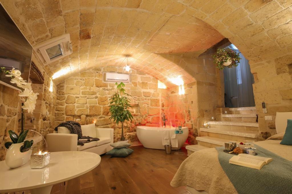 One-Bedroom Apartment - Photo 16