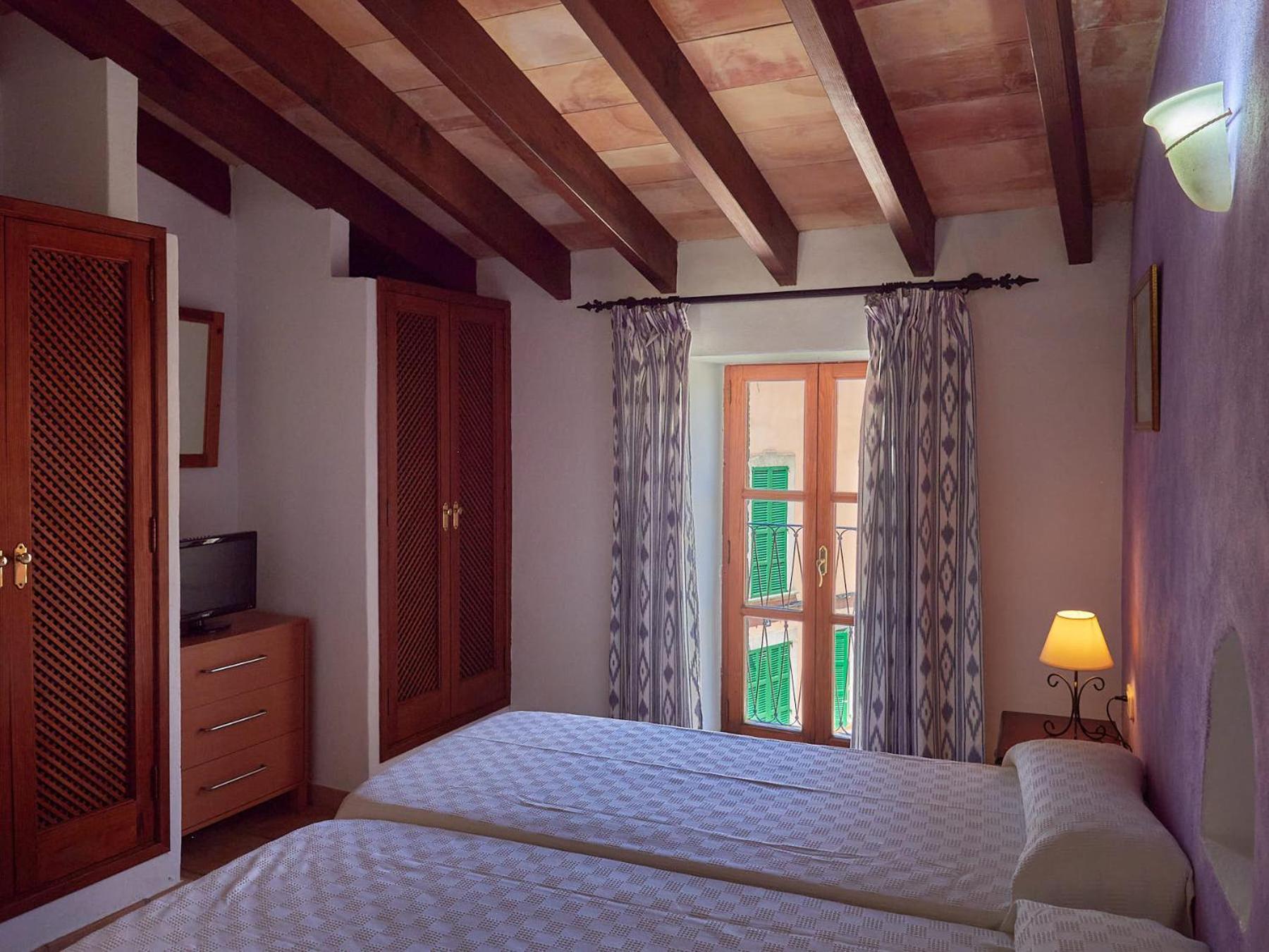 Twin Room with Private External Bathroom photo 2