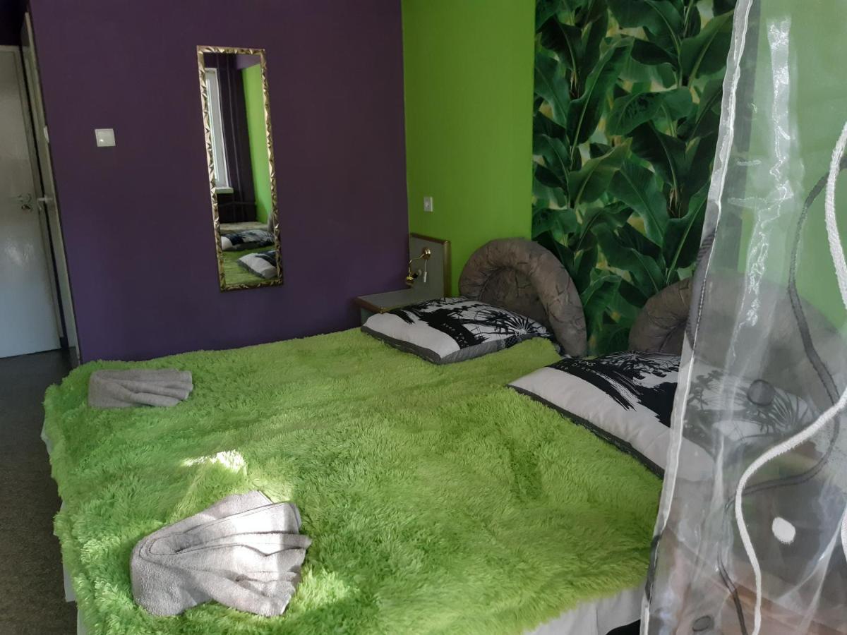 Twin Room with Private Bathroom - Photo 9