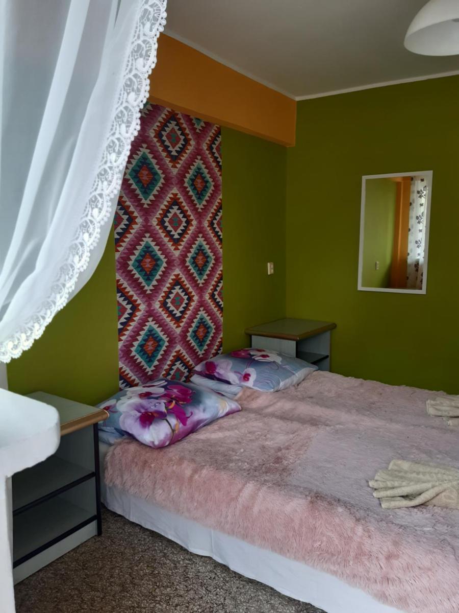 Twin Room with Private Bathroom - Photo 7