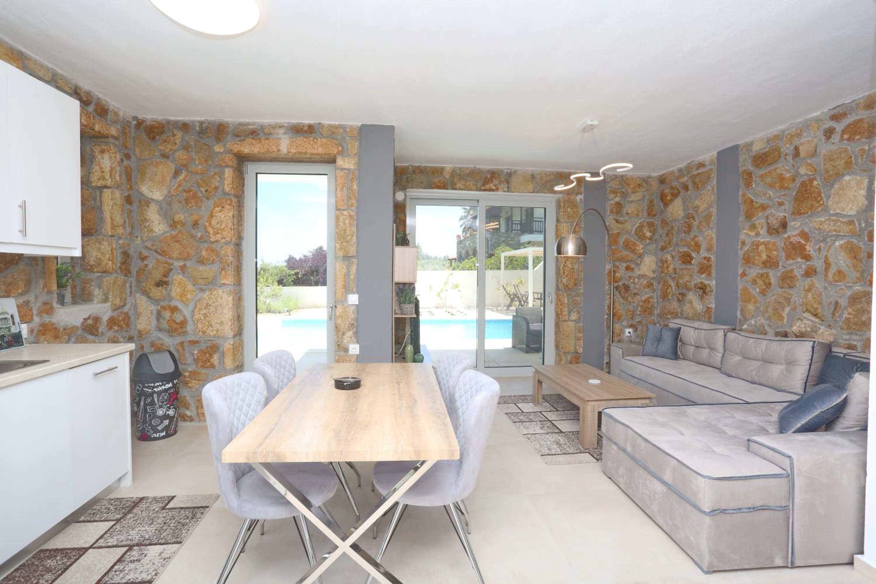 Villa photo 2