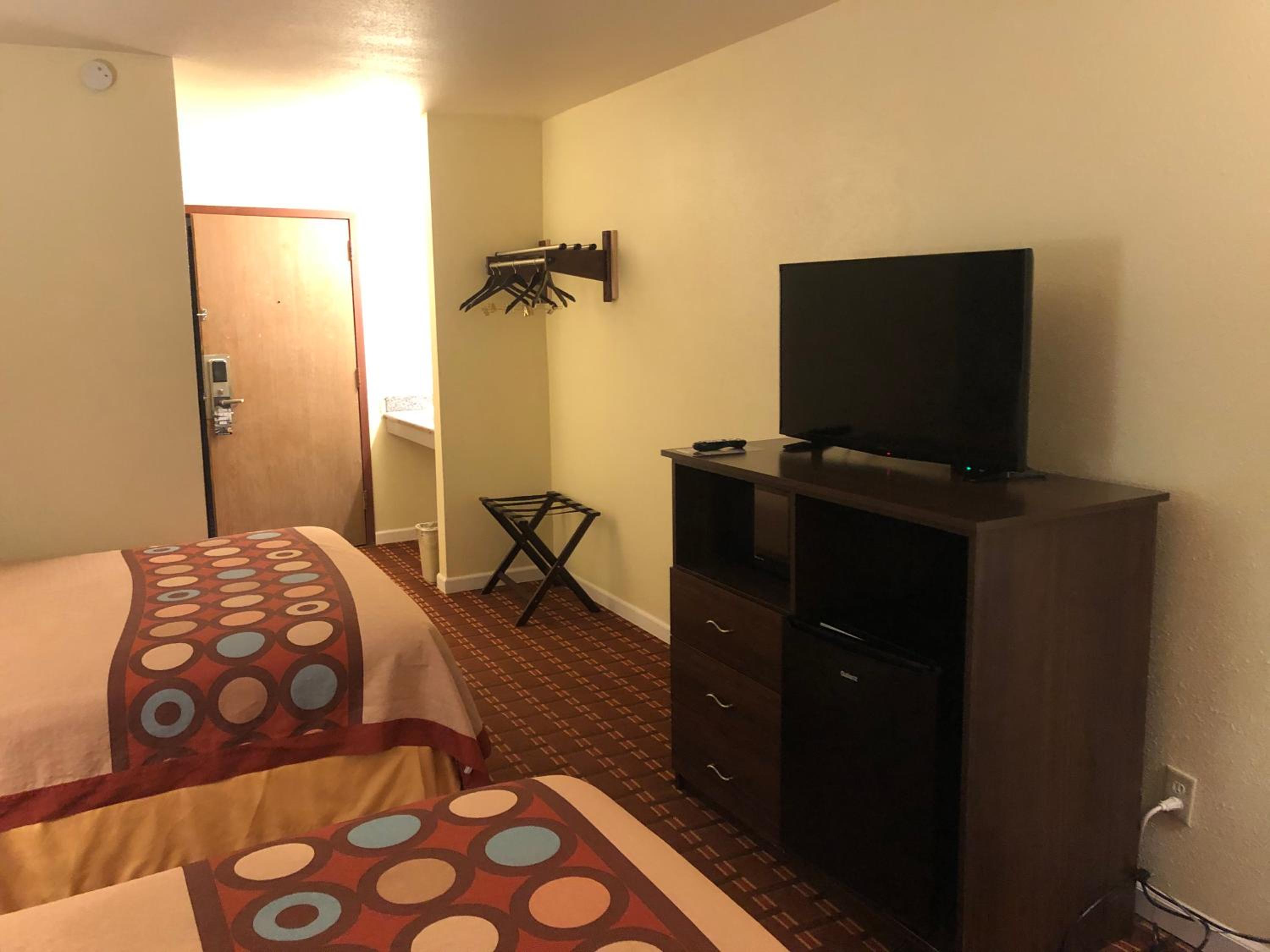 Double Room with Two Double Beds - Non-Smoking - Photo 4