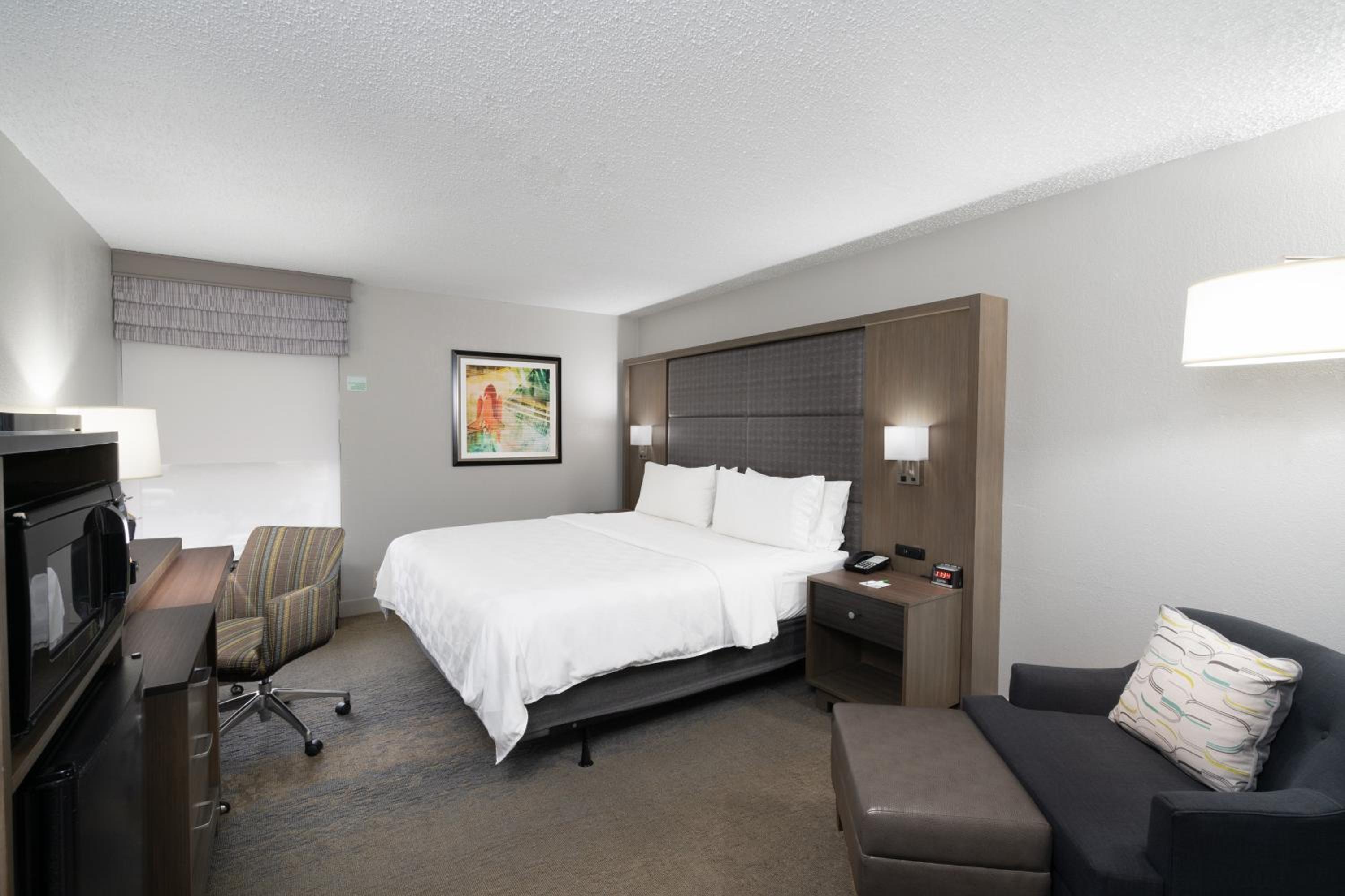 Standard King Room - Photo 4