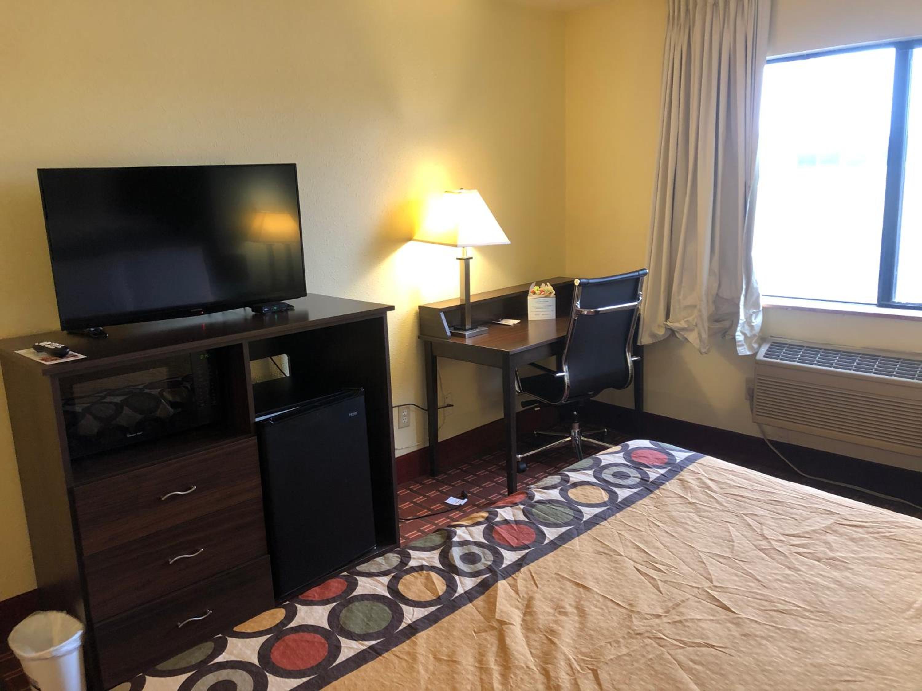 King Room - Non-Smoking - Photo 3