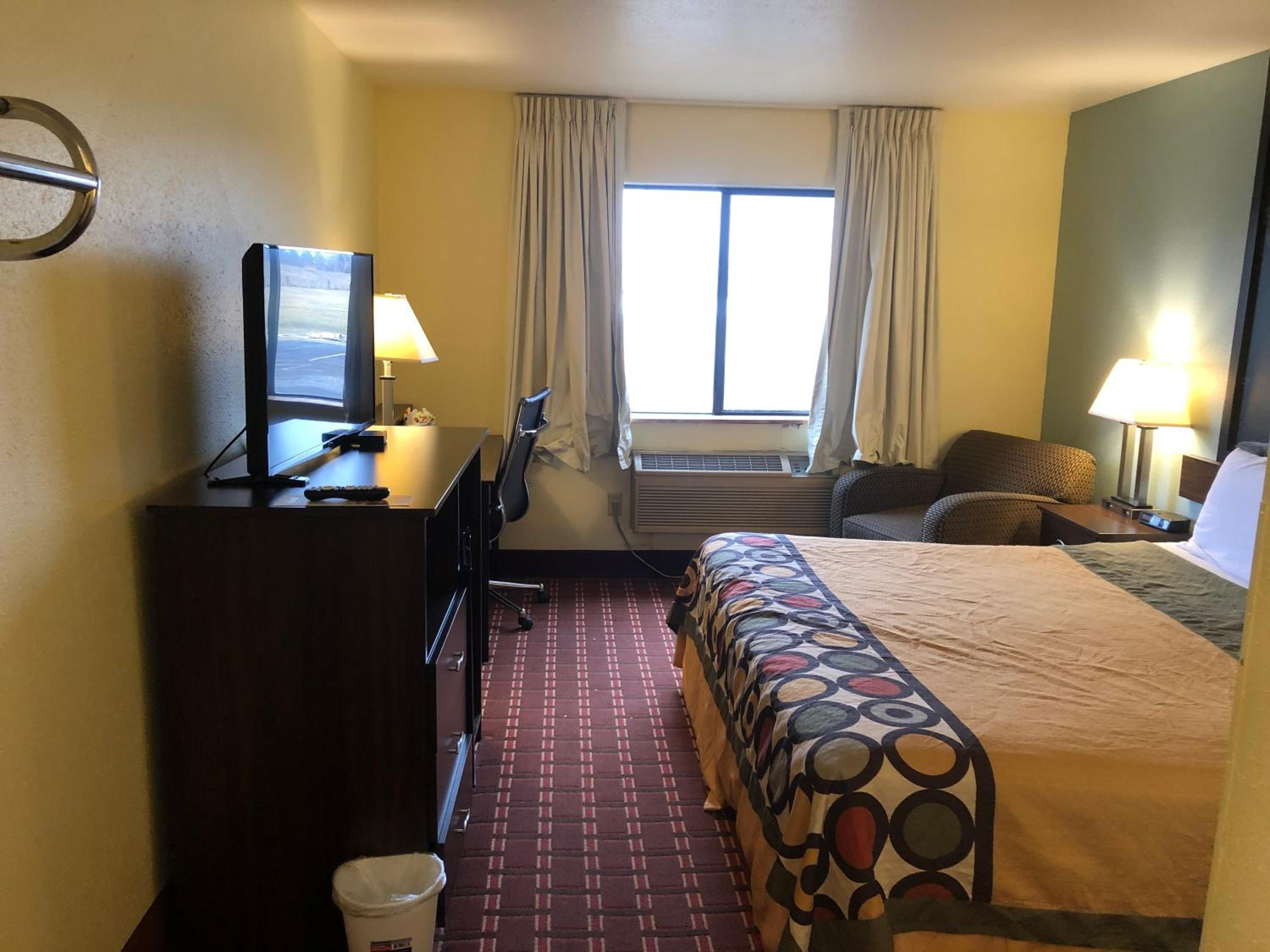 King Room - Non-Smoking - Photo 2