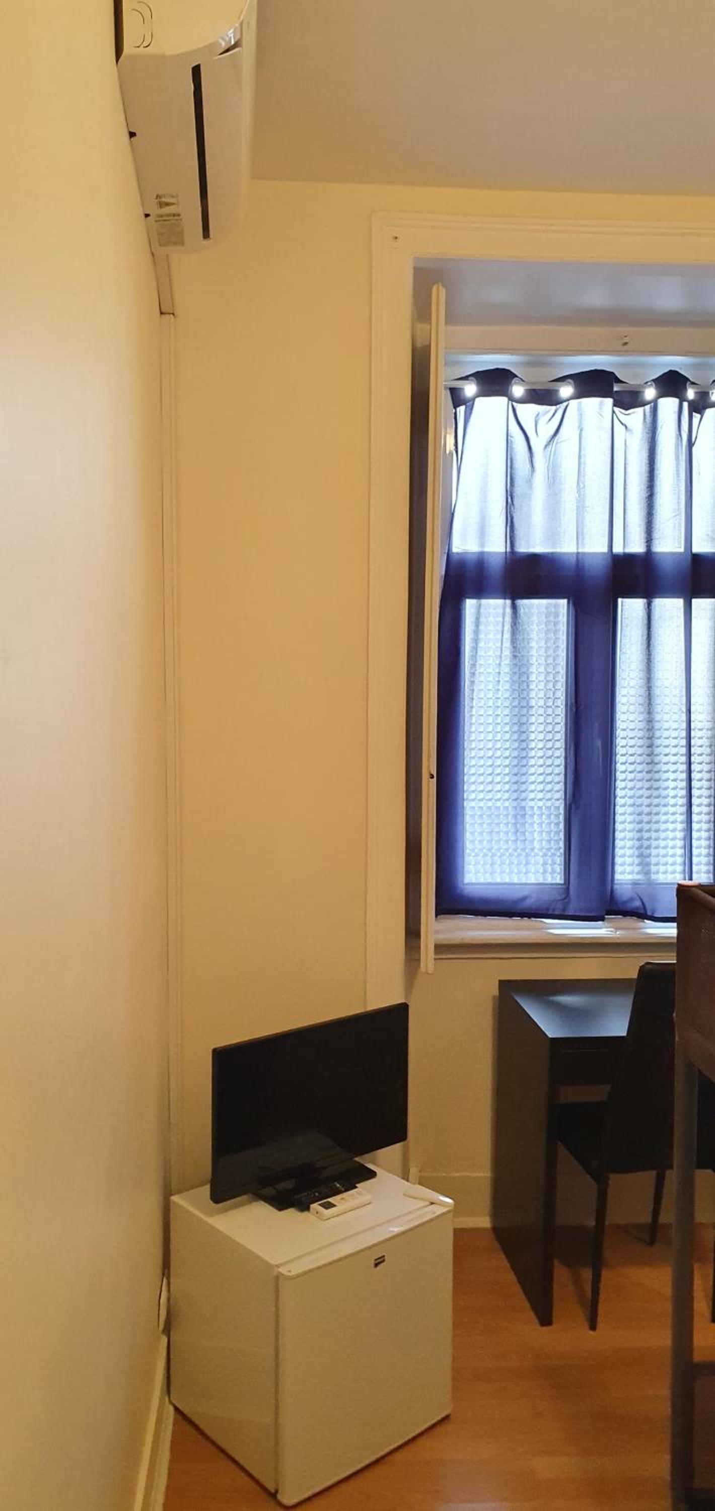 Economy Twin Room - Photo 18