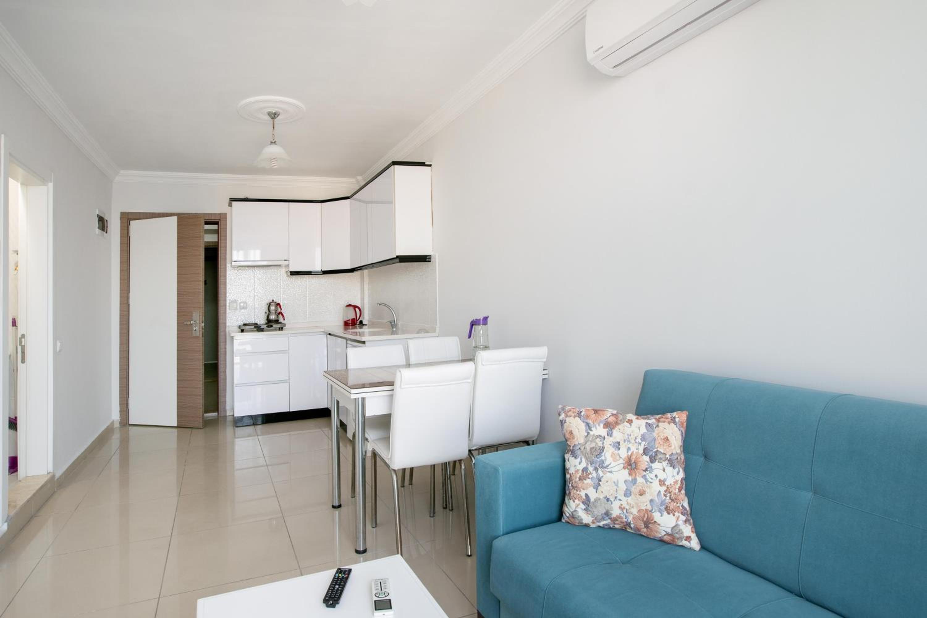 One-Bedroom Apartment photo 2