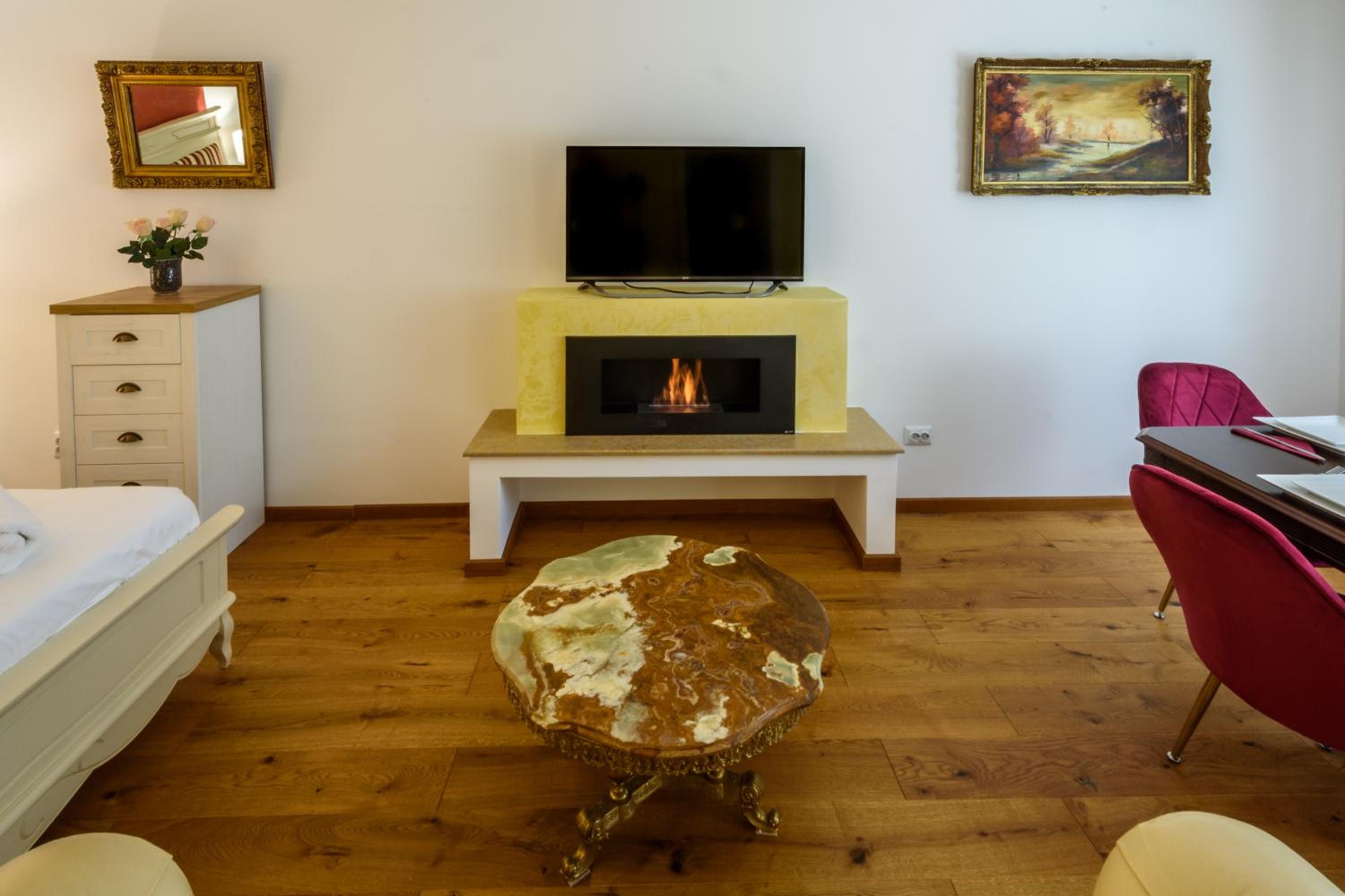 Two-Bedroom Apartment - Photo 2
