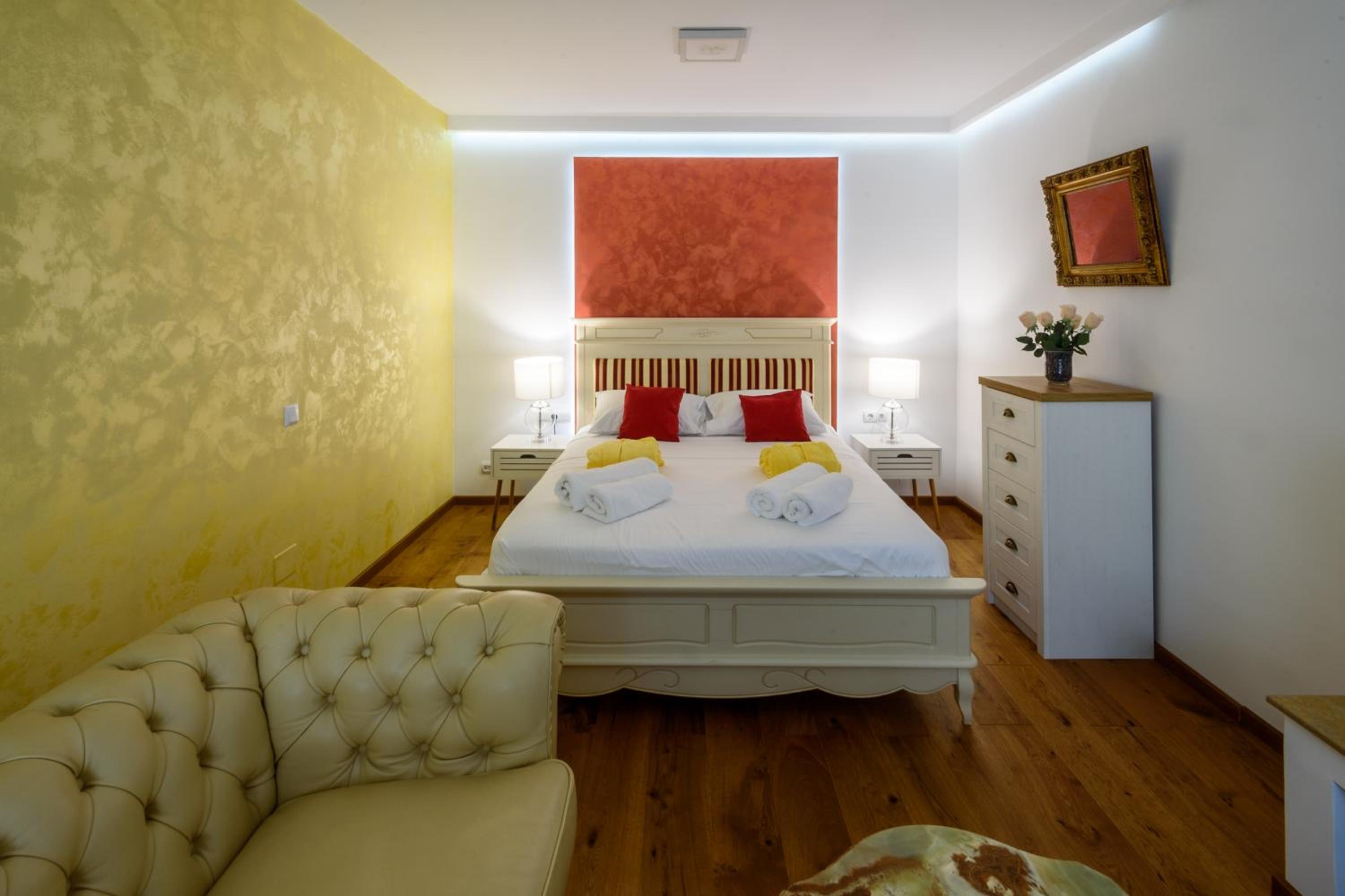 Two-Bedroom Apartment - Photo 9
