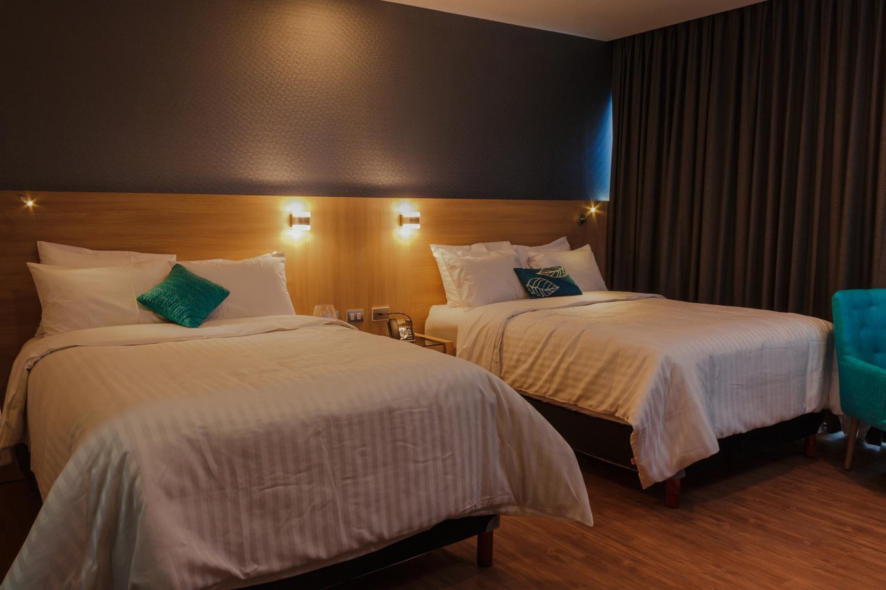 Double Room with Two Double Beds - Photo 22
