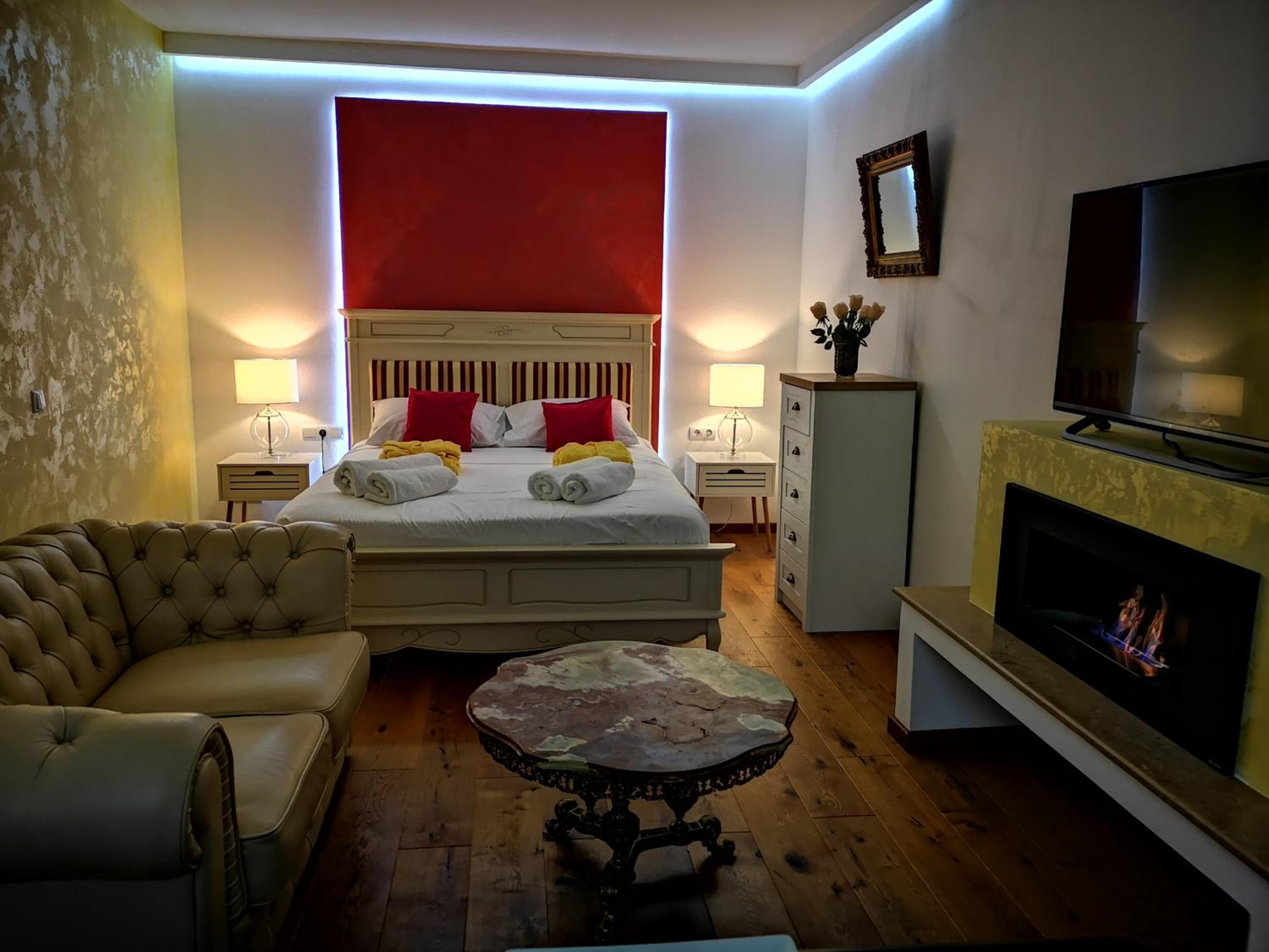 Two-Bedroom Apartment - Photo 5