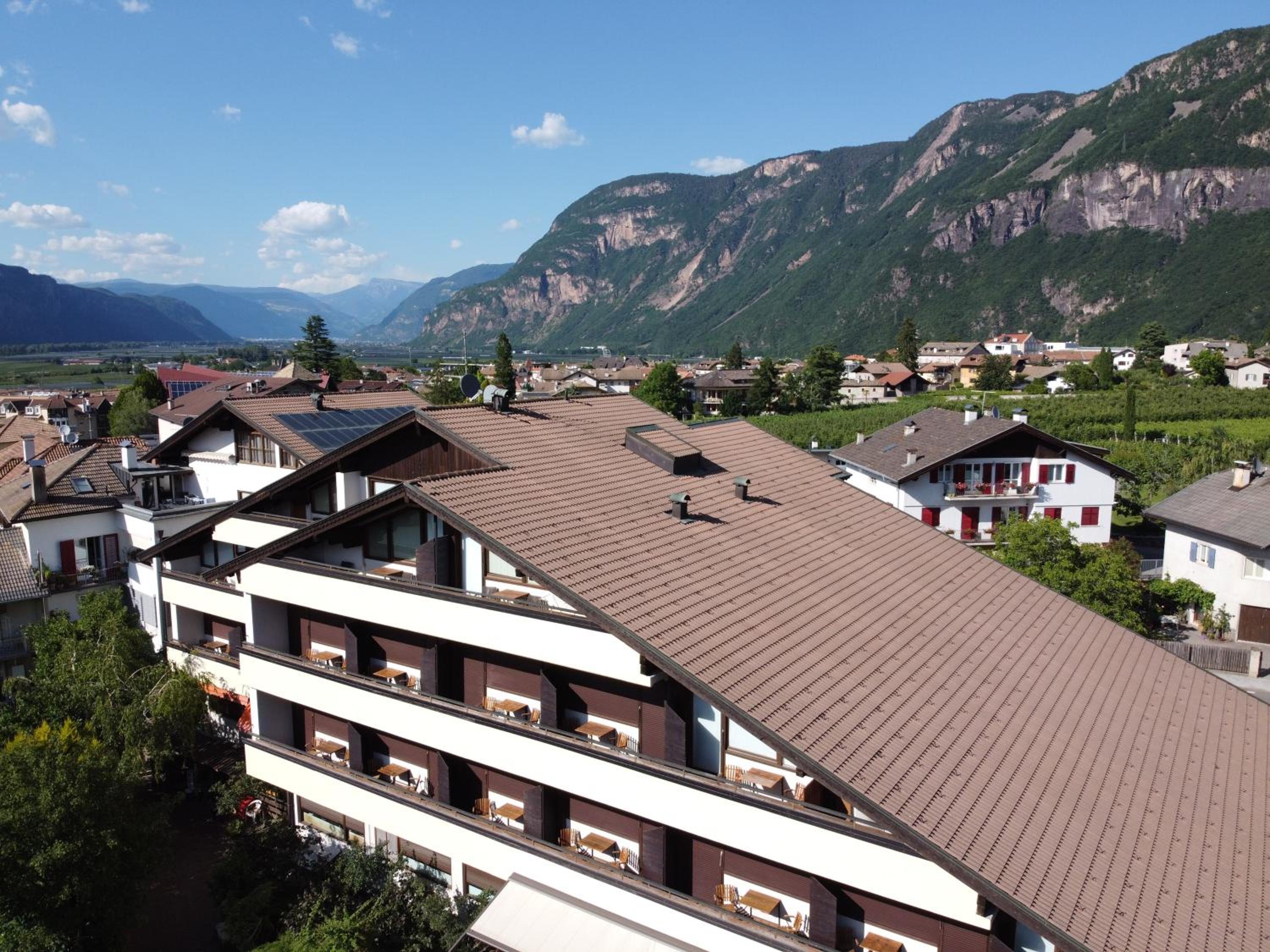 Deluxe Double Room with Balcony - Photo 4