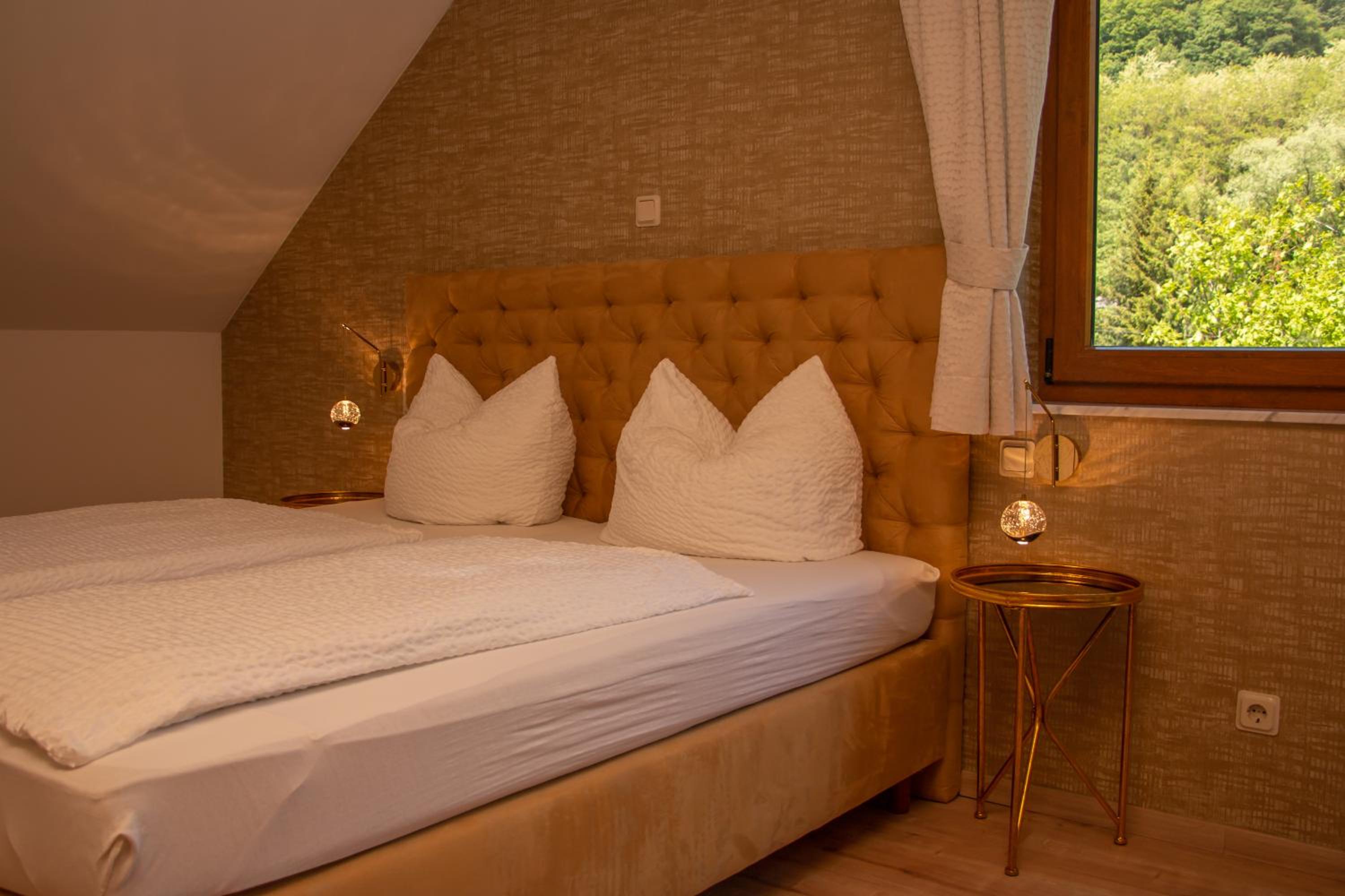 Double Room - Photo 8